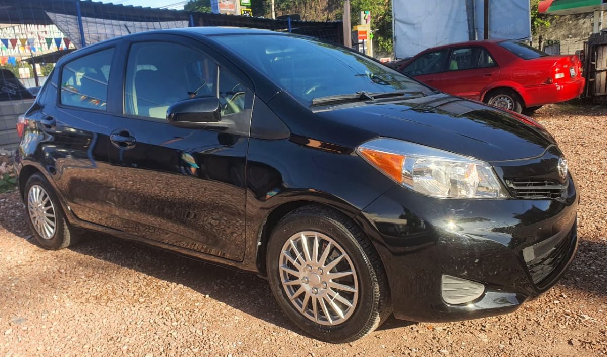 TOYOTA YARIS - 2013                                        