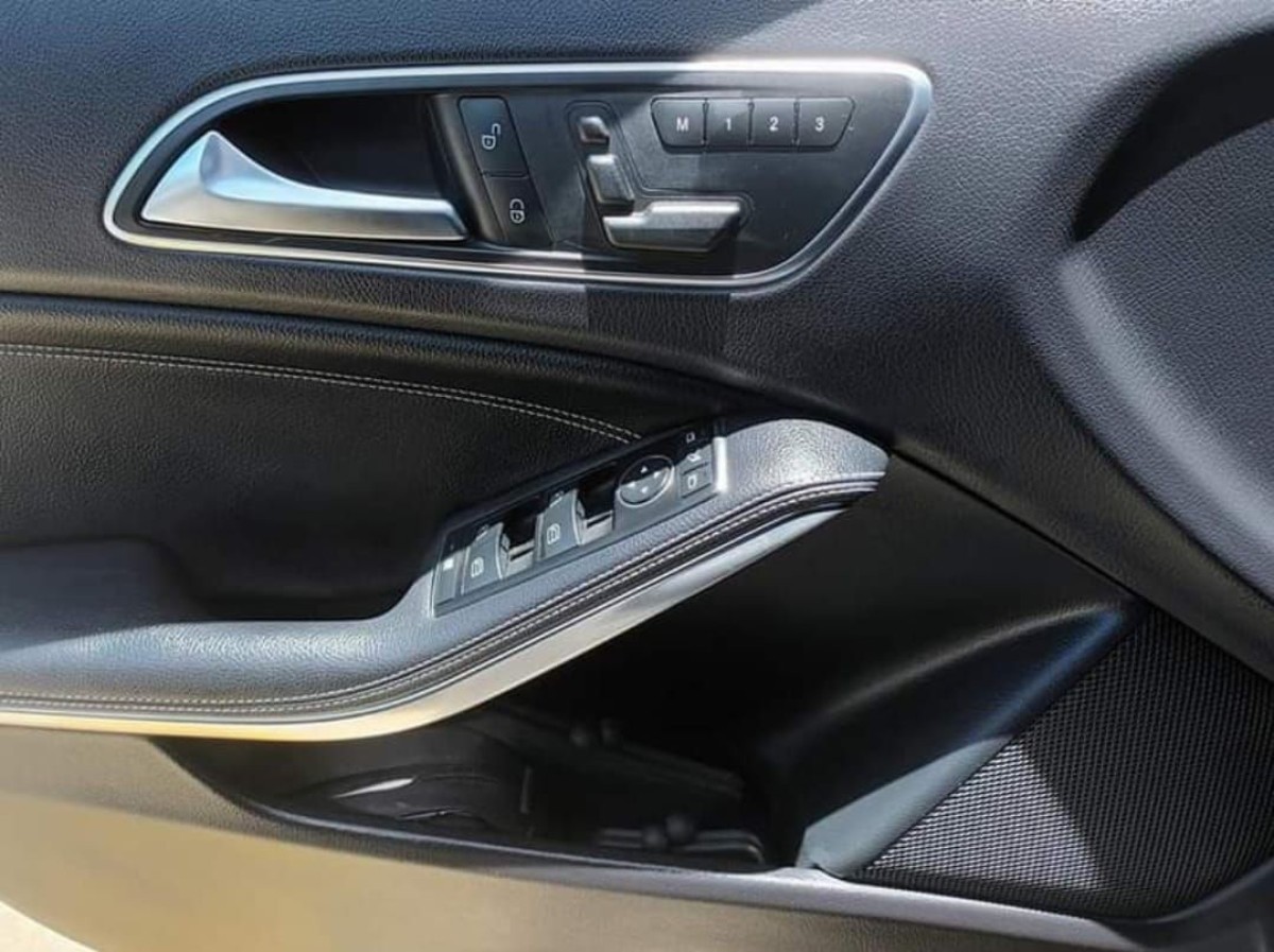 MERCEDES-BENZ GLC200 - 2015                                        