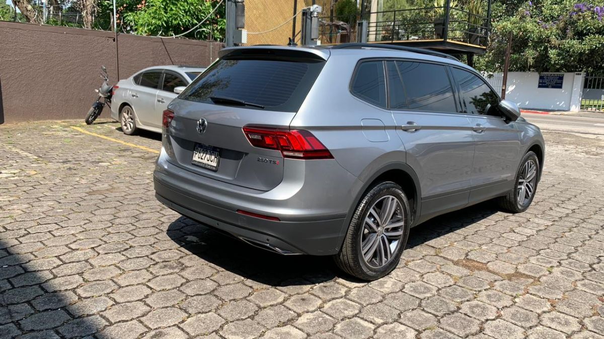 VOLKSWAGEN TIGUAN - 2021                                        