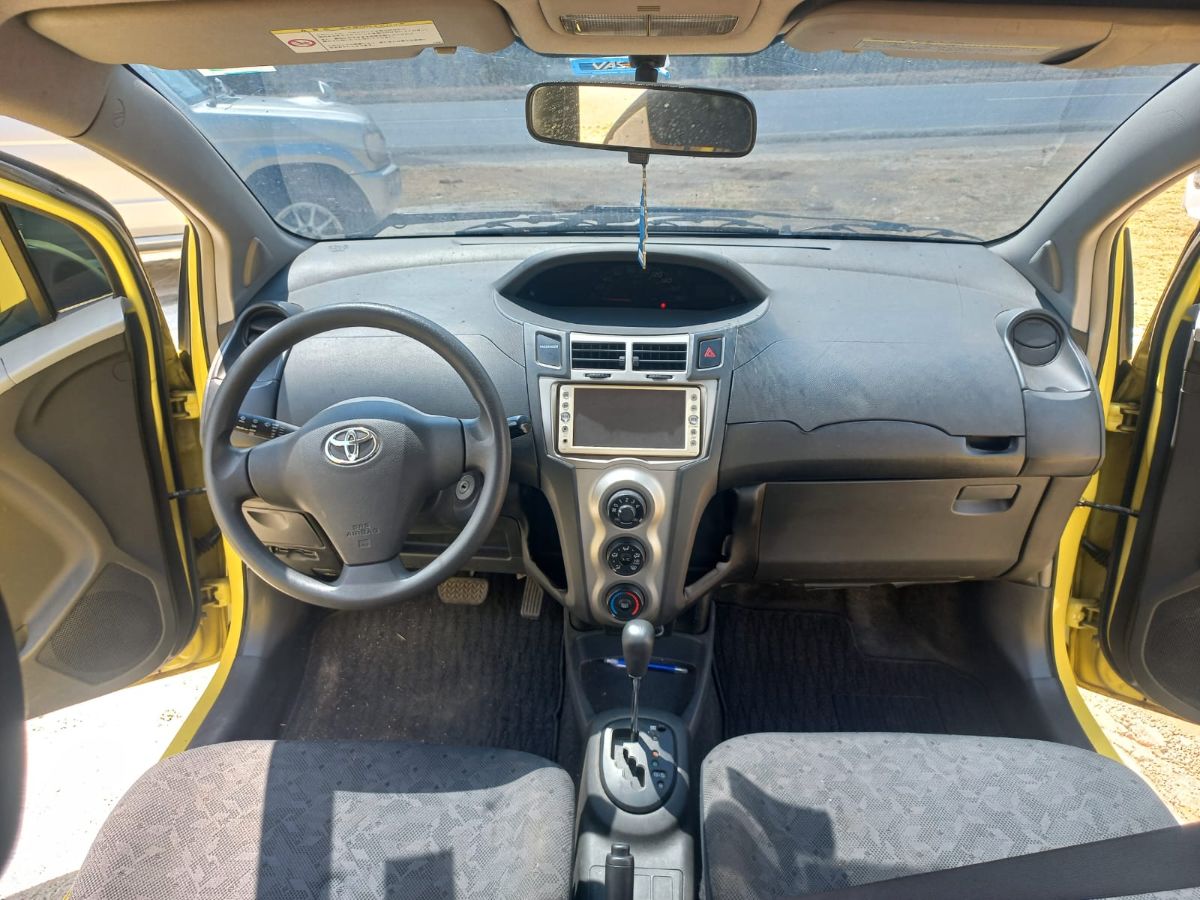 TOYOTA VITZ - 2010                                        
