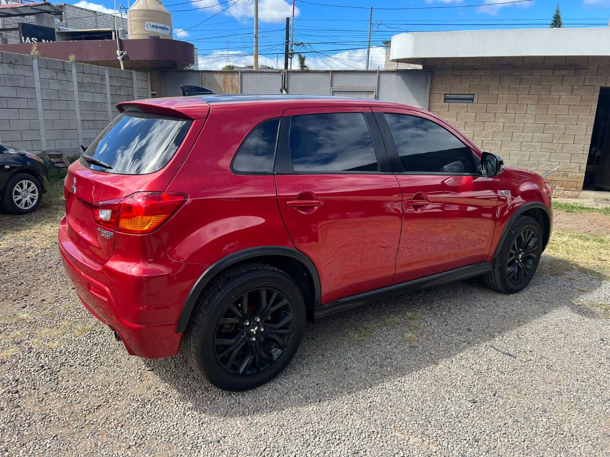 MITSUBISHI OUTLANDER SPORT - 2018                                        