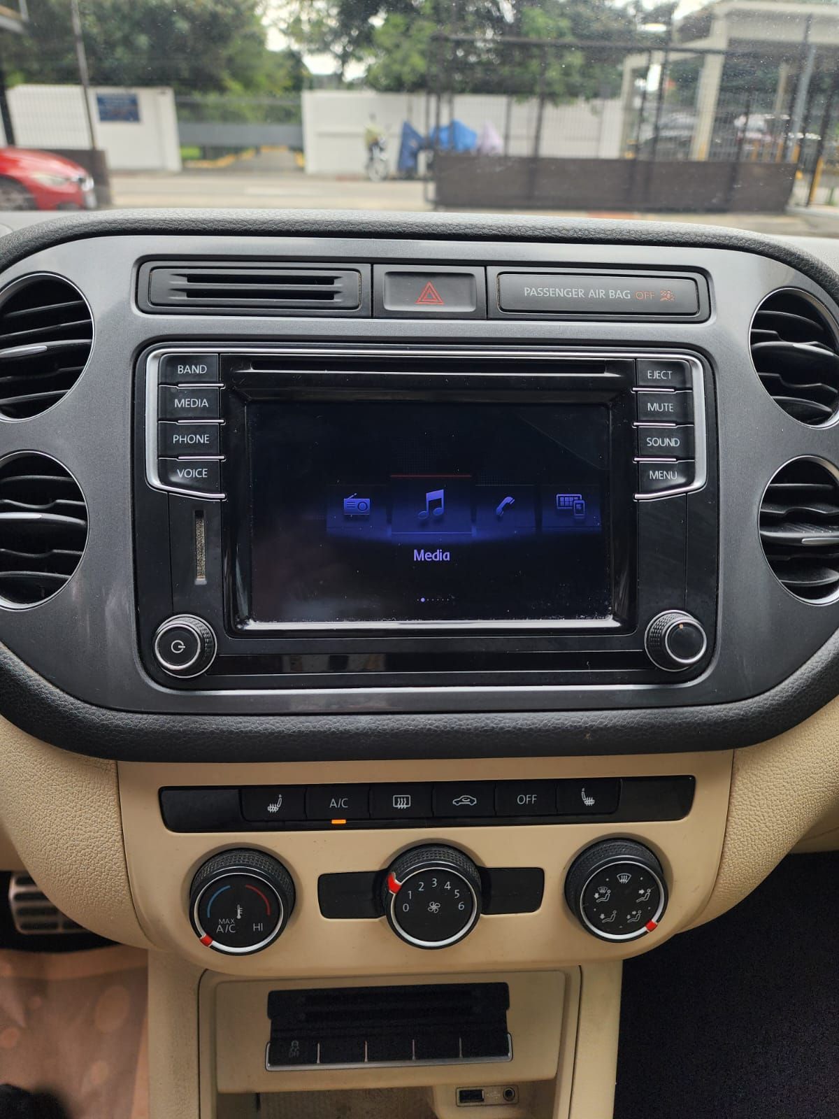 VOLKSWAGEN TIGUAN R-LINE - 2016                                        