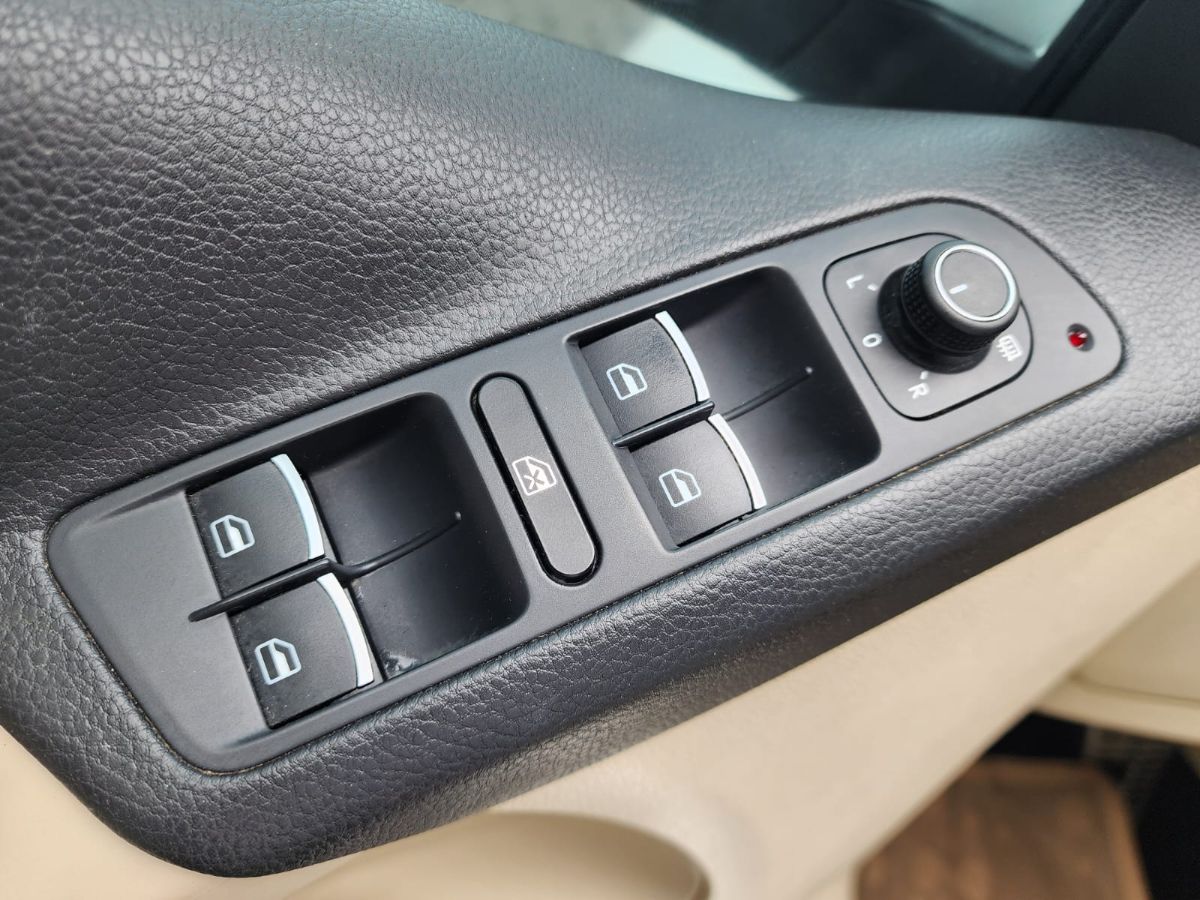 VOLKSWAGEN TIGUAN R-LINE - 2016                                        