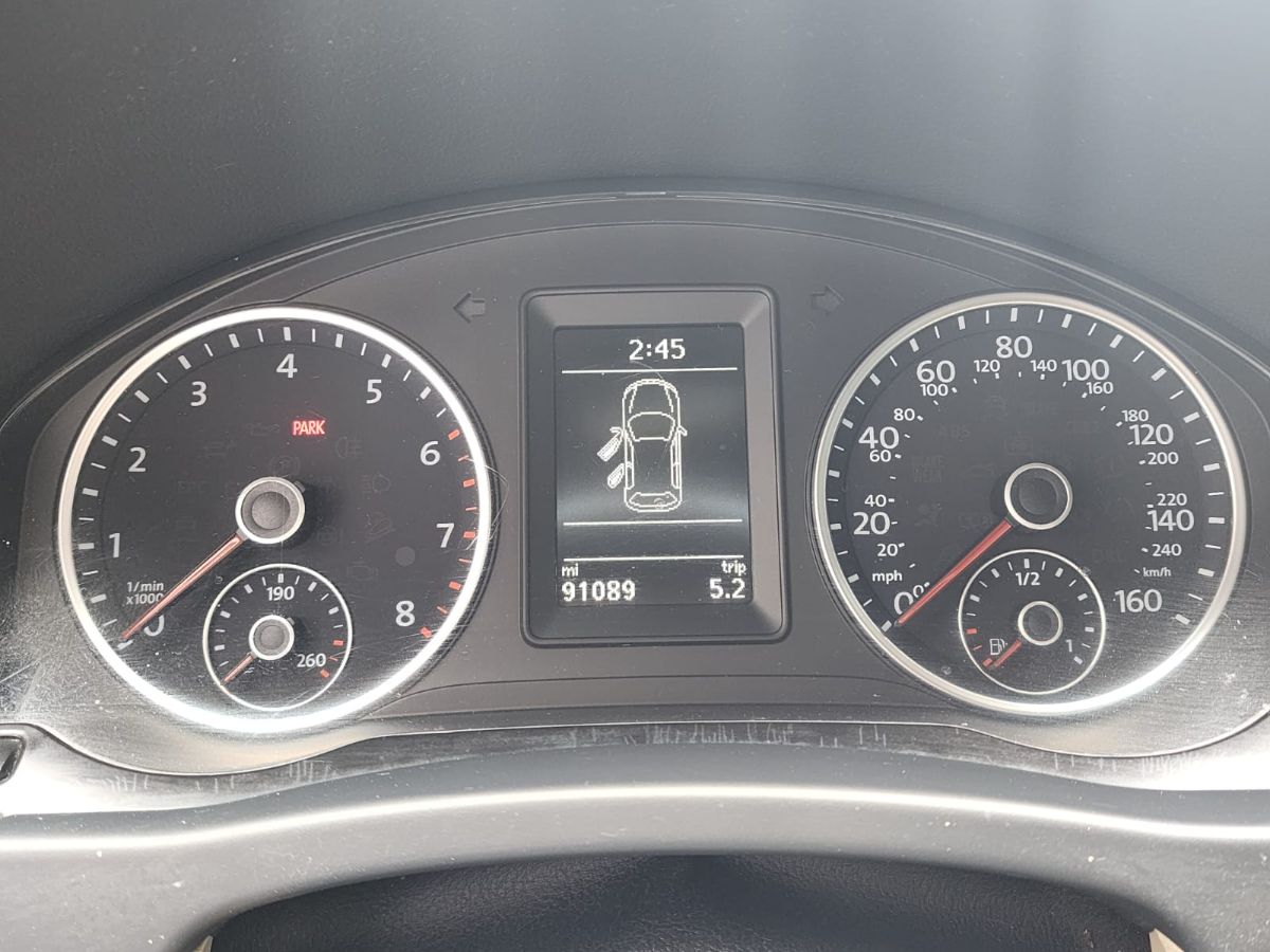 VOLKSWAGEN TIGUAN R-LINE - 2016                                        