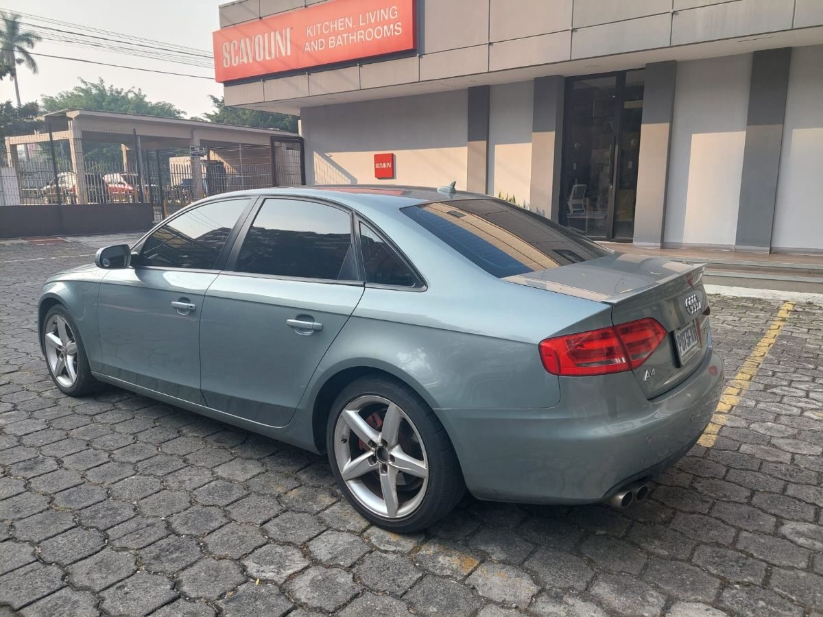 AUDI A4 - 2010                                        