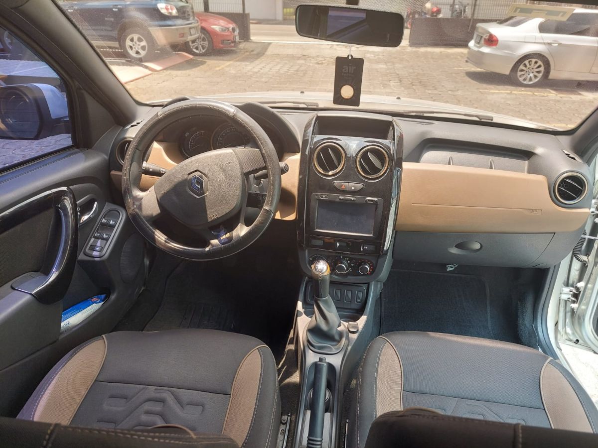 RENAULT DUSTER - 2018                                        