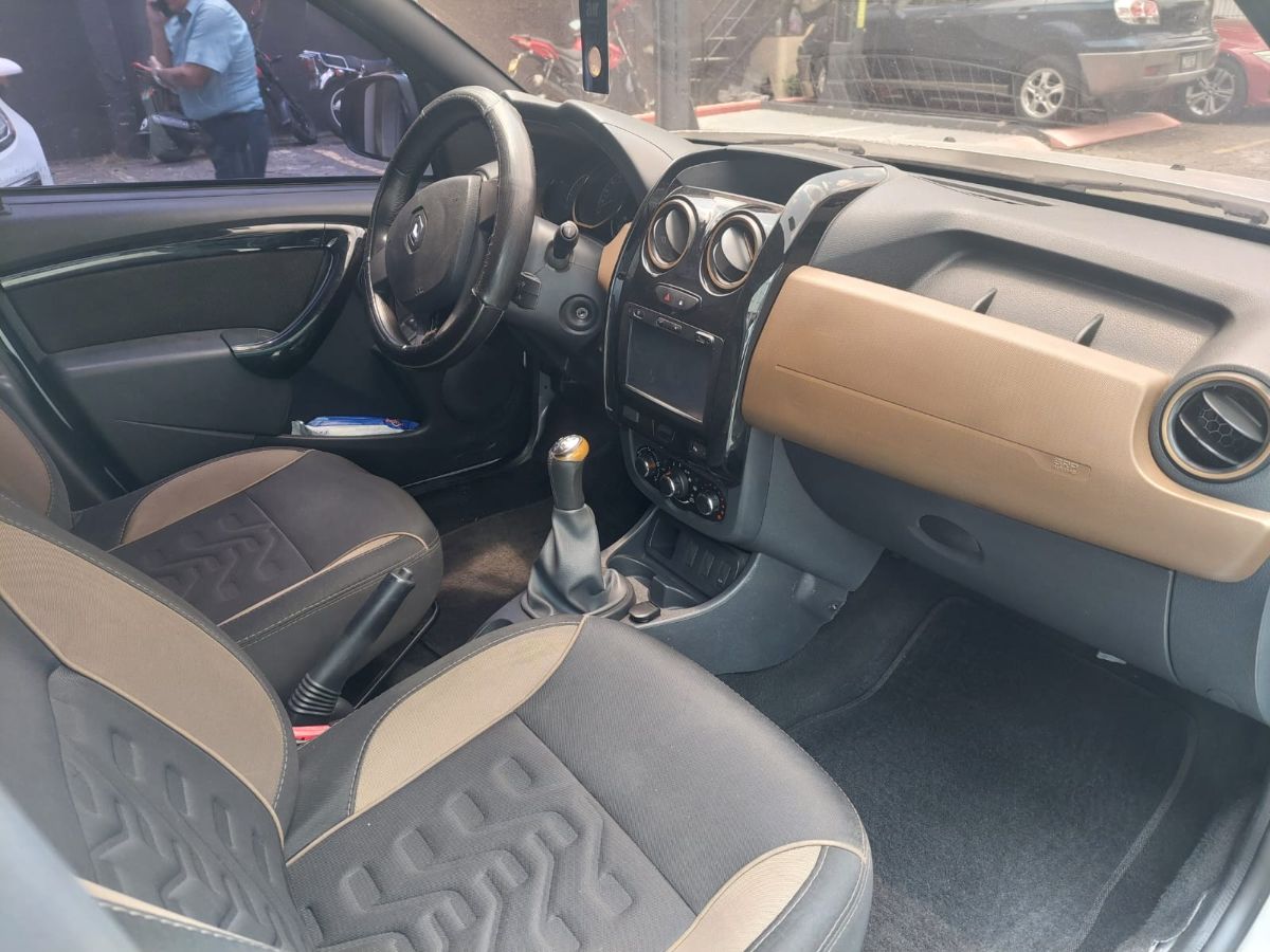 RENAULT DUSTER - 2018                                        