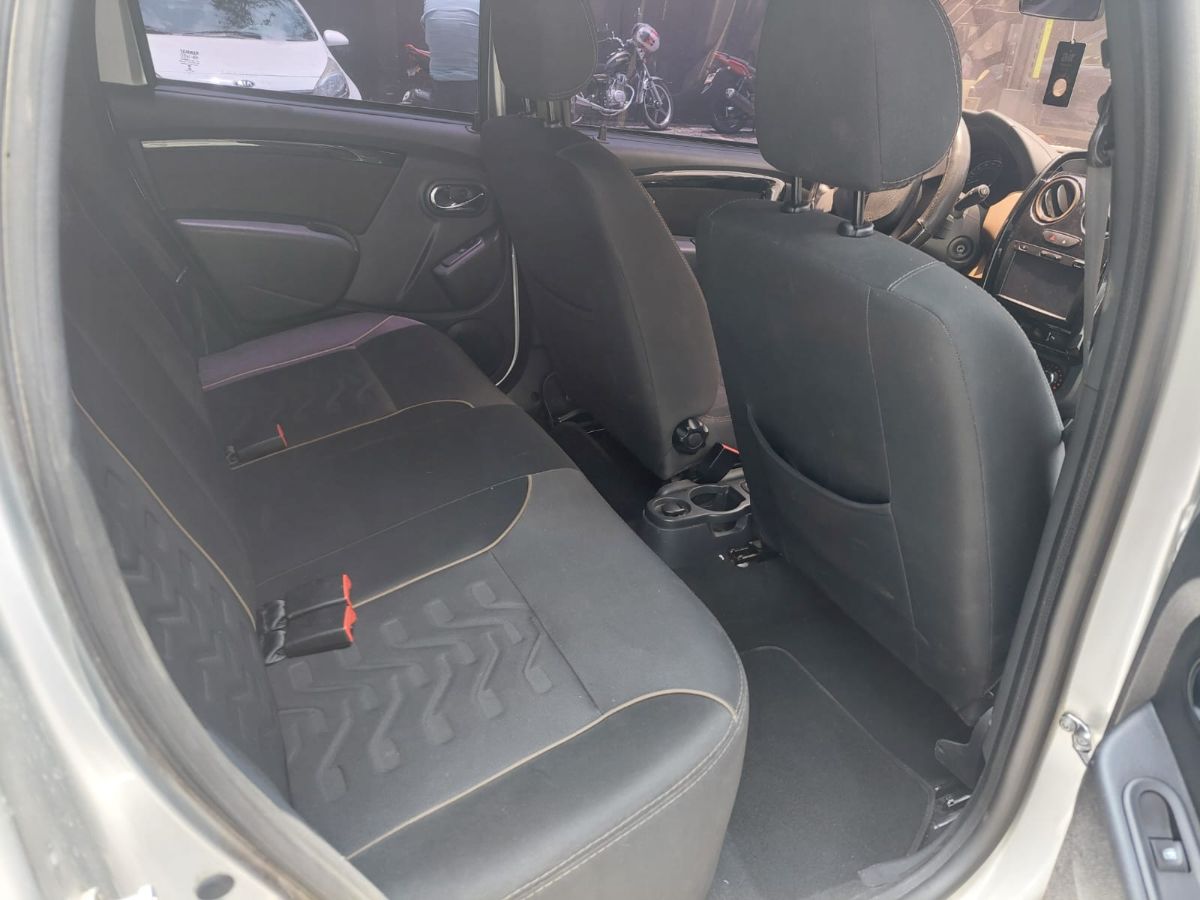 RENAULT DUSTER - 2018                                        