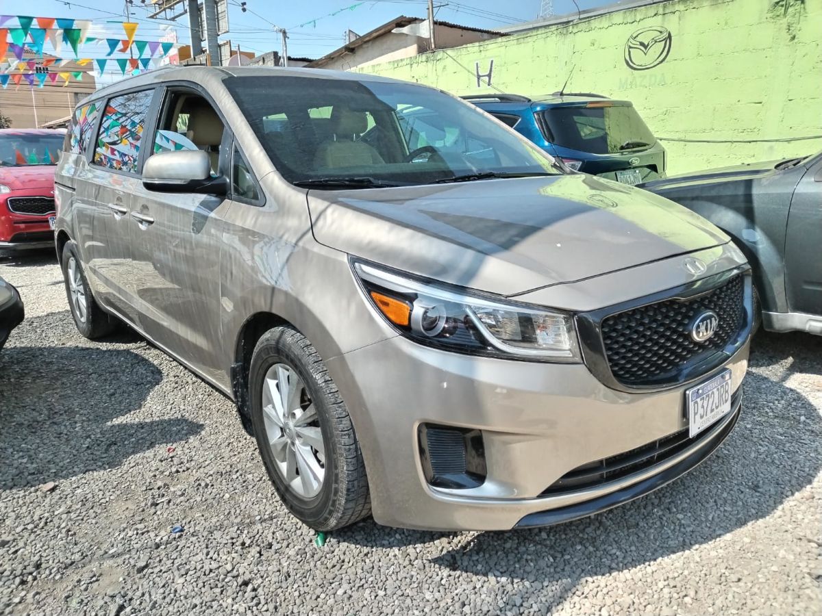 KIA SEDONA - 2016                                        
