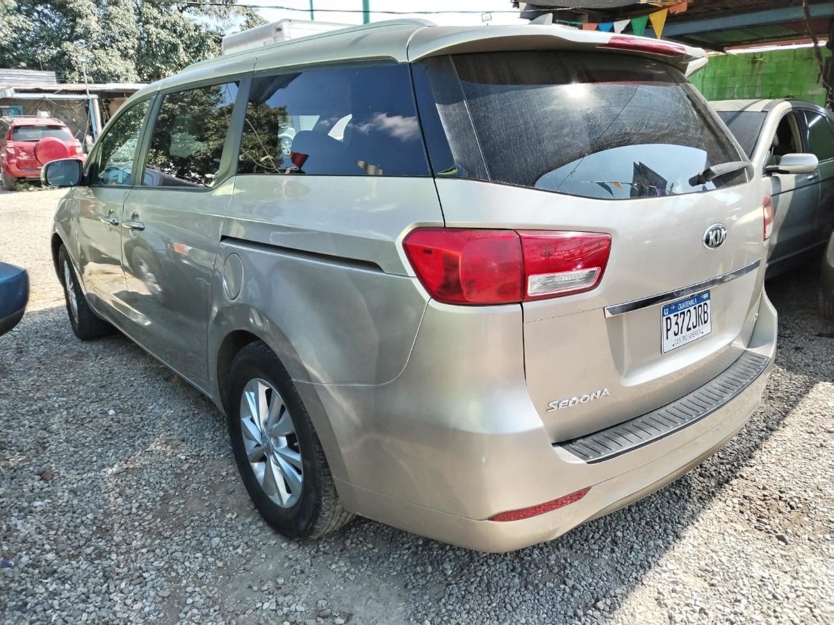 KIA SEDONA - 2016                                        