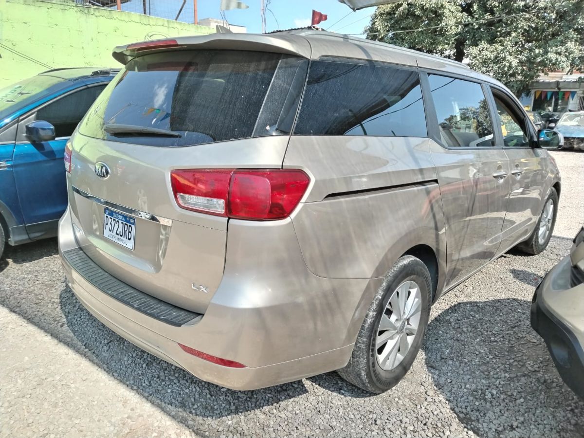 KIA SEDONA - 2016                                        