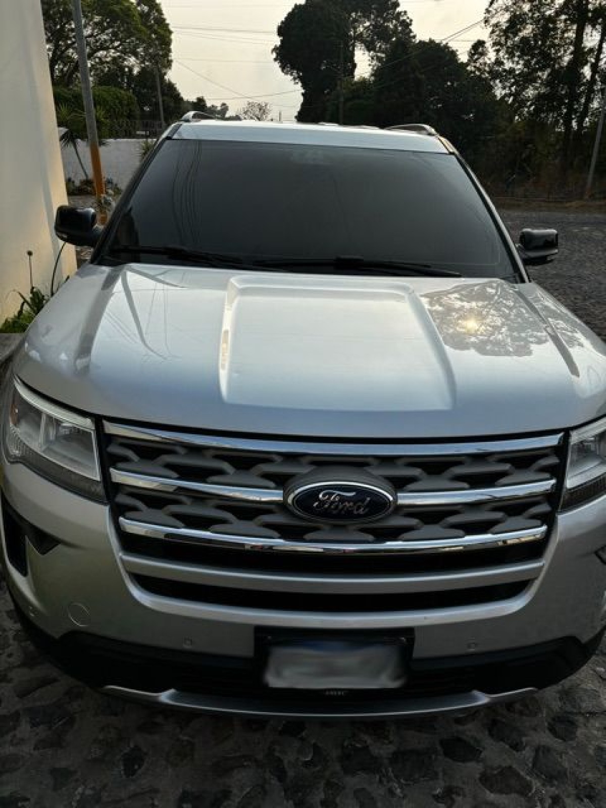 FORD EXPLORER XLT - 2018                                        