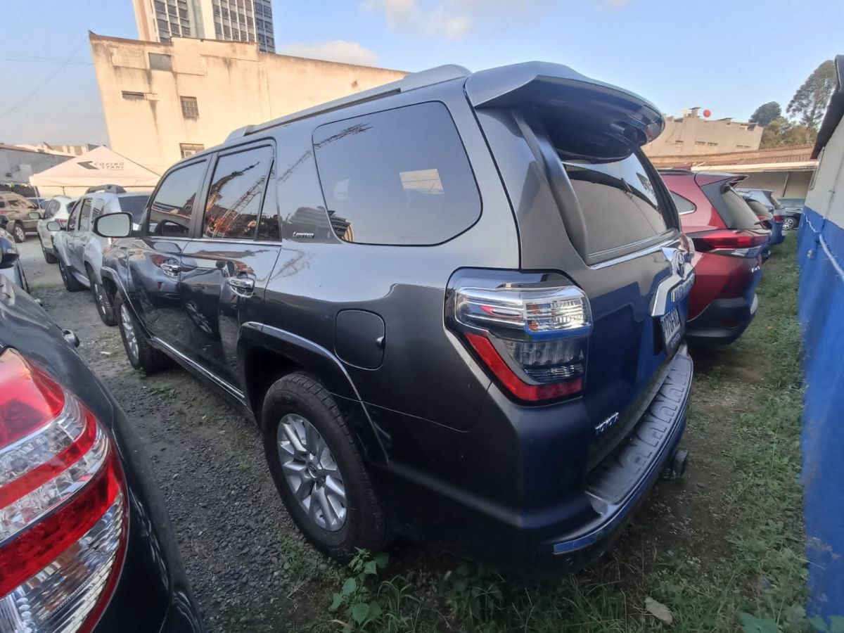 TOYOTA 4 RUNNER - 2015                                        