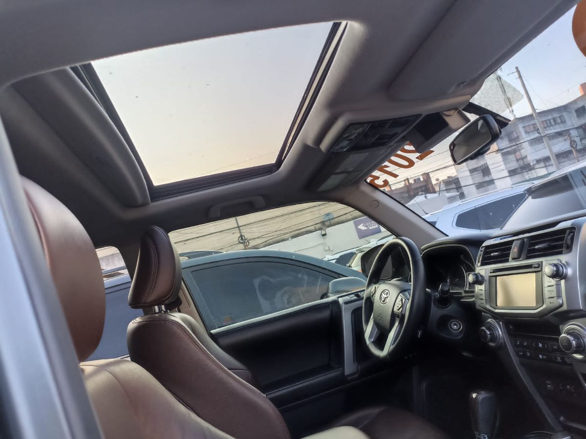 TOYOTA 4 RUNNER - 2015                                        