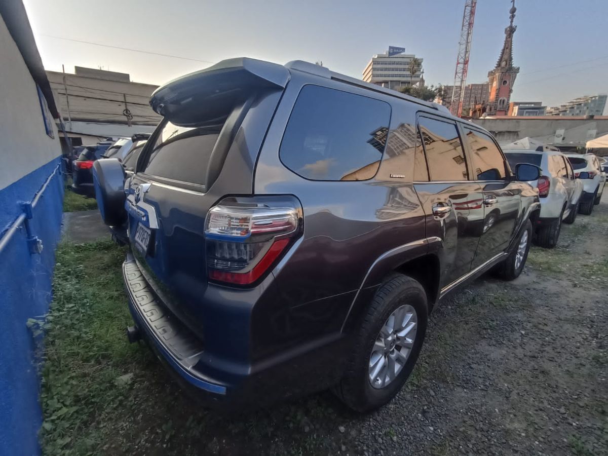 TOYOTA 4 RUNNER - 2015                                        