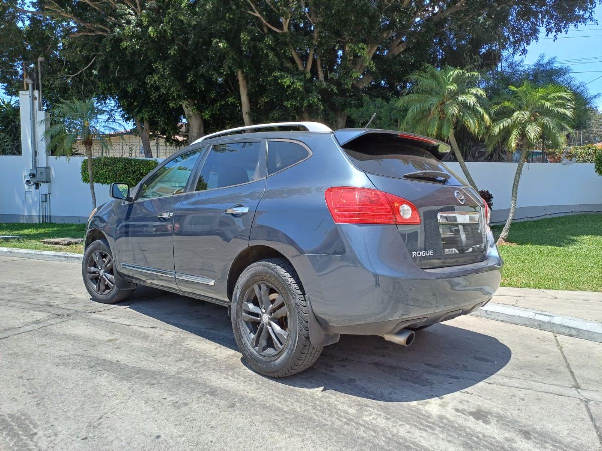 NISSAN ROGUE - 2013                                        