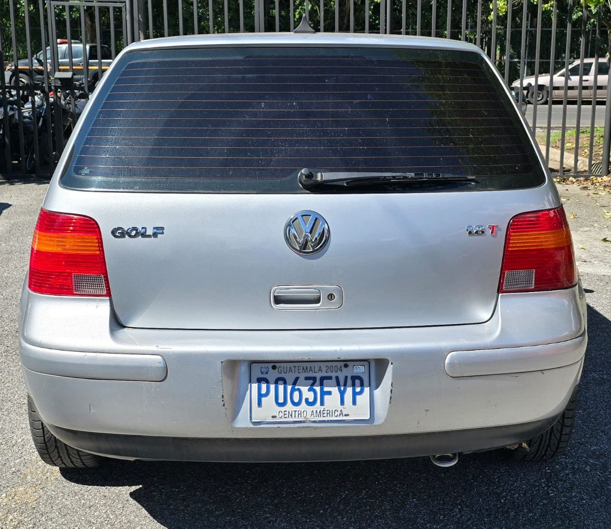 VOLKSWAGEN GOLF GLS - 2001                                        