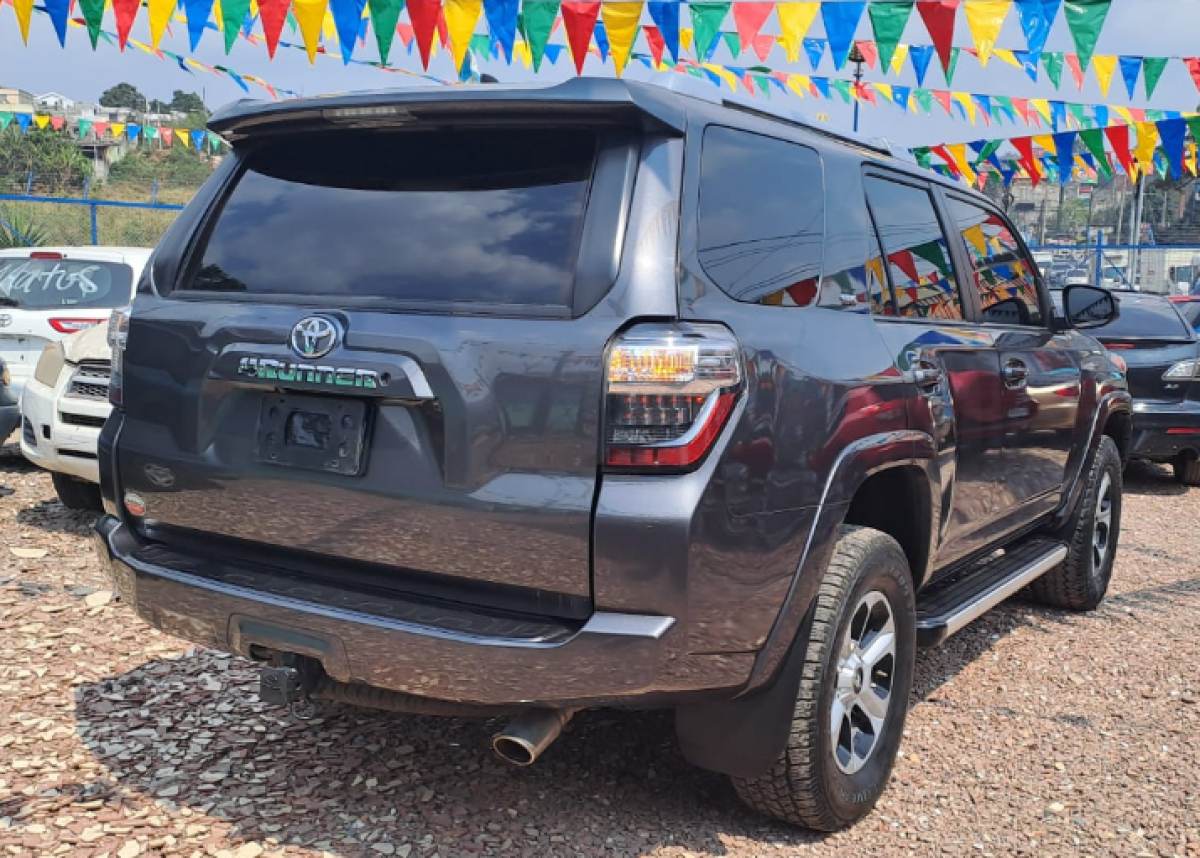 TOYOTA 4 RUNNER - 2016                                        