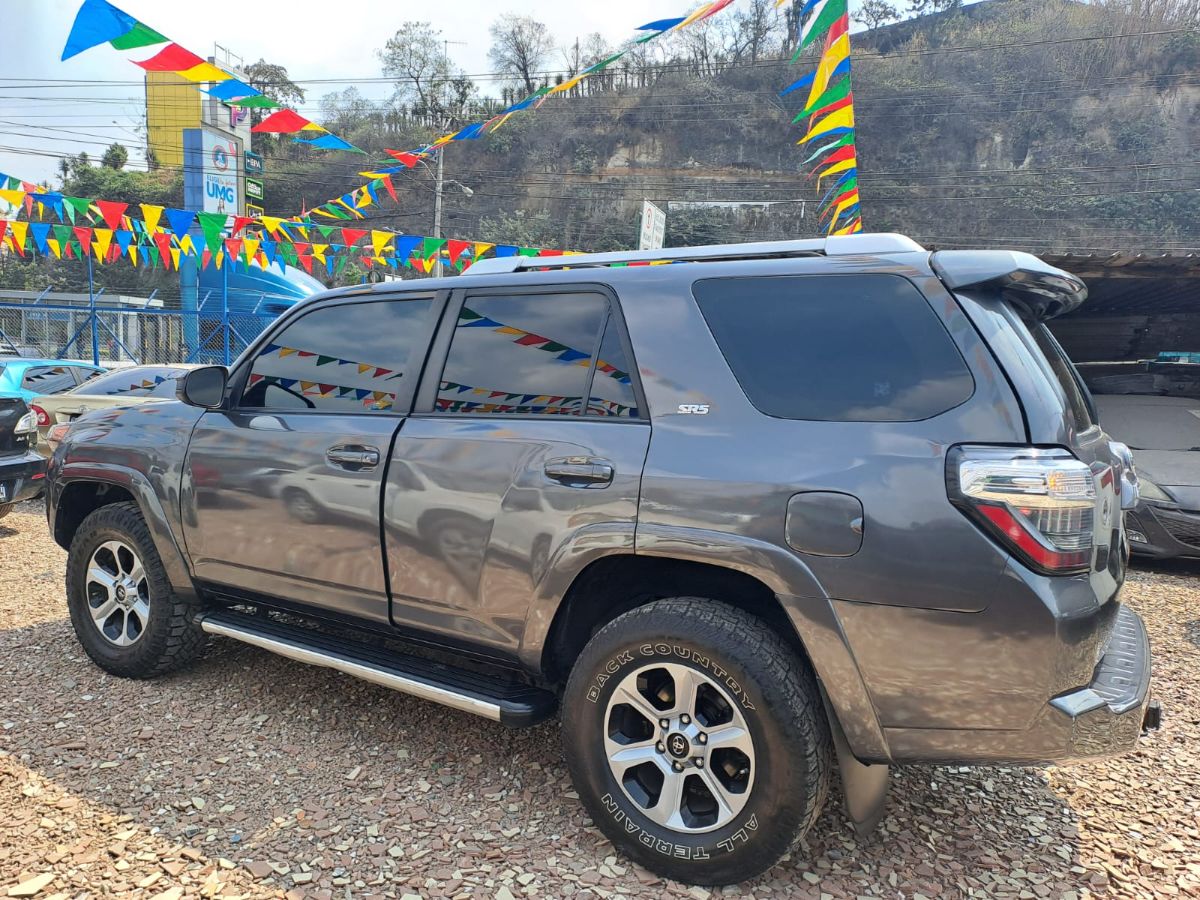 TOYOTA 4 RUNNER - 2016                                        