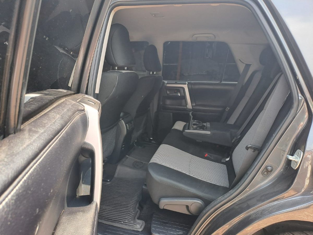 TOYOTA 4 RUNNER - 2016                                        