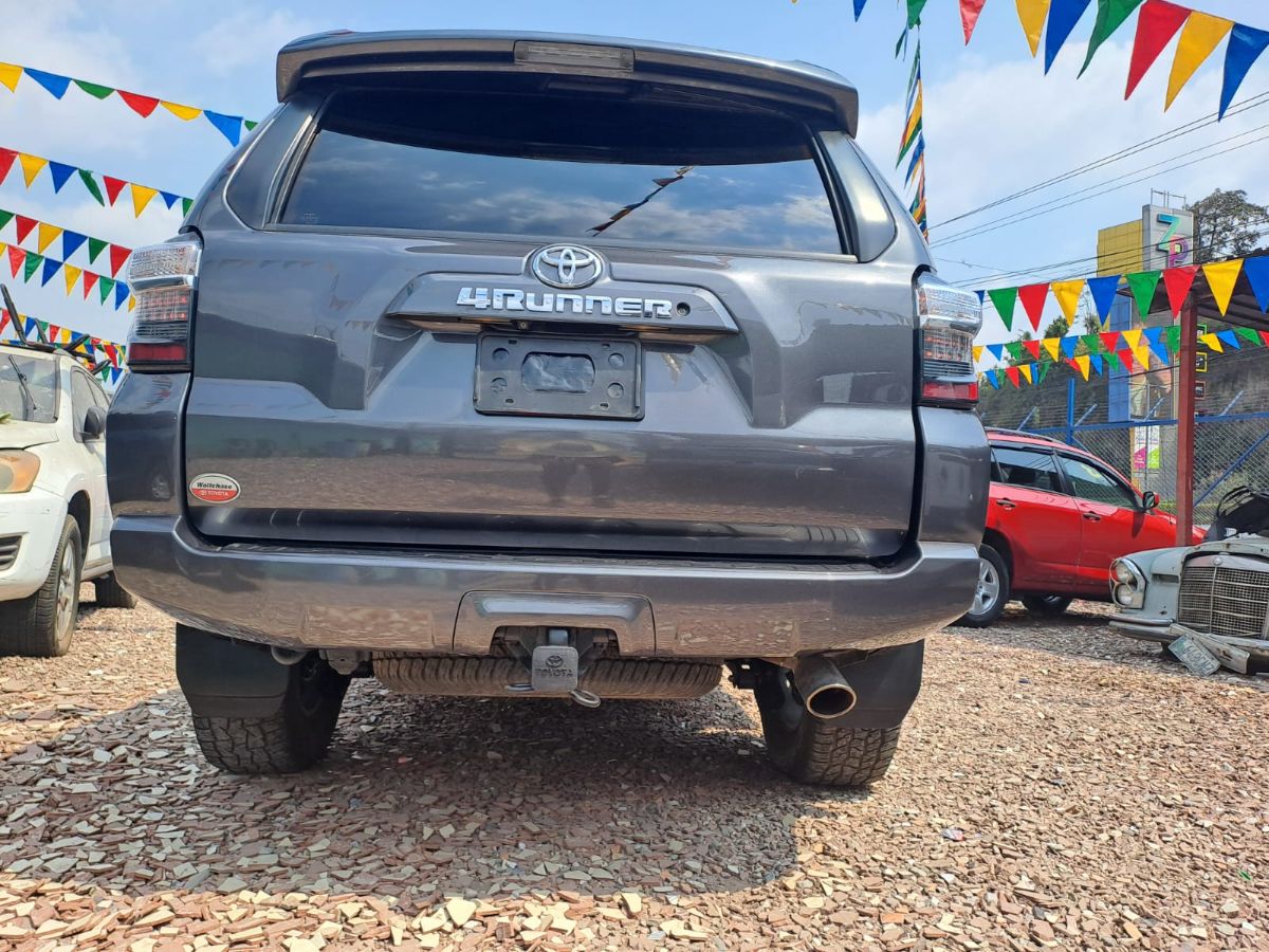 TOYOTA 4 RUNNER - 2016                                        