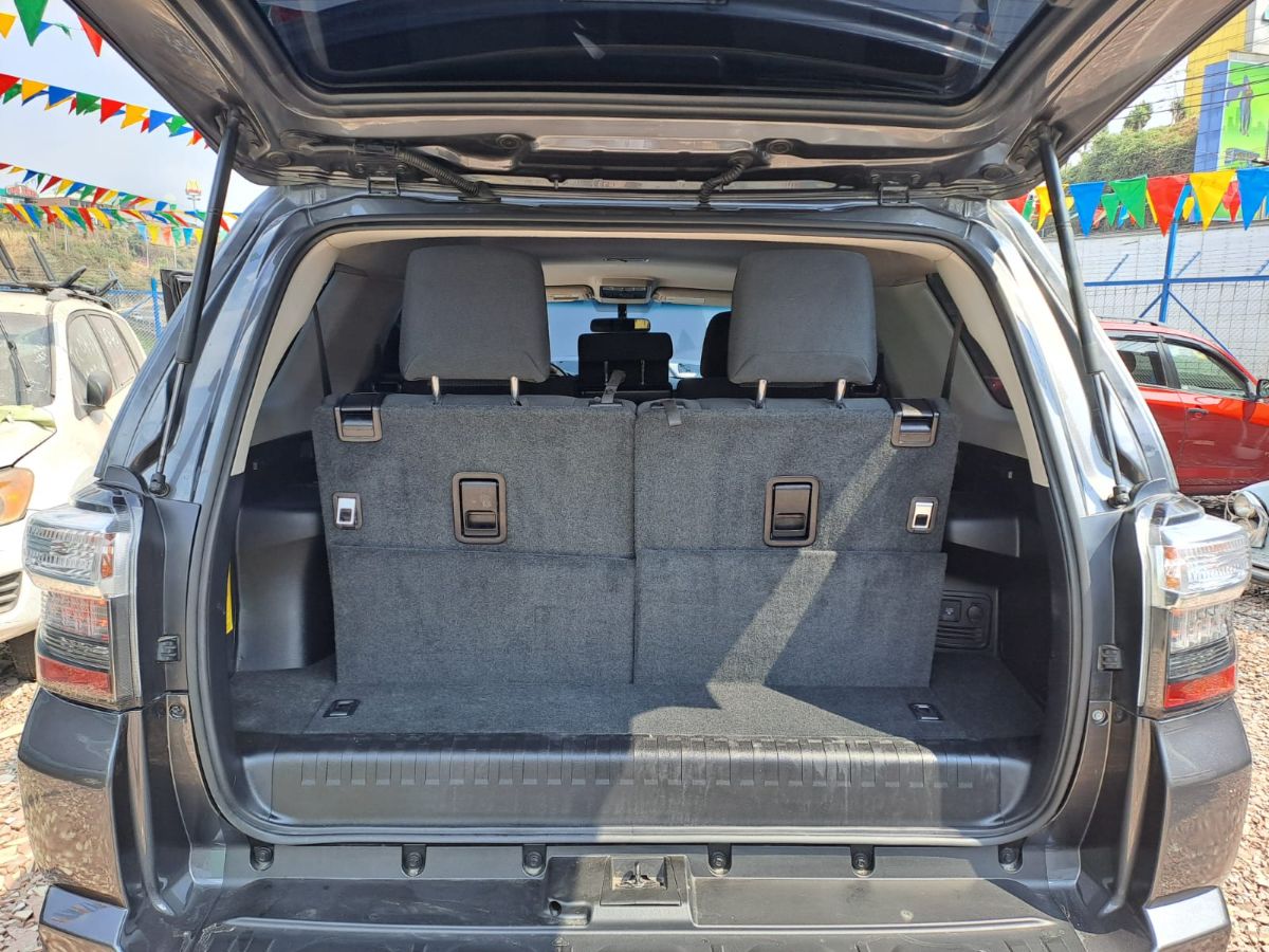 TOYOTA 4 RUNNER - 2016                                        