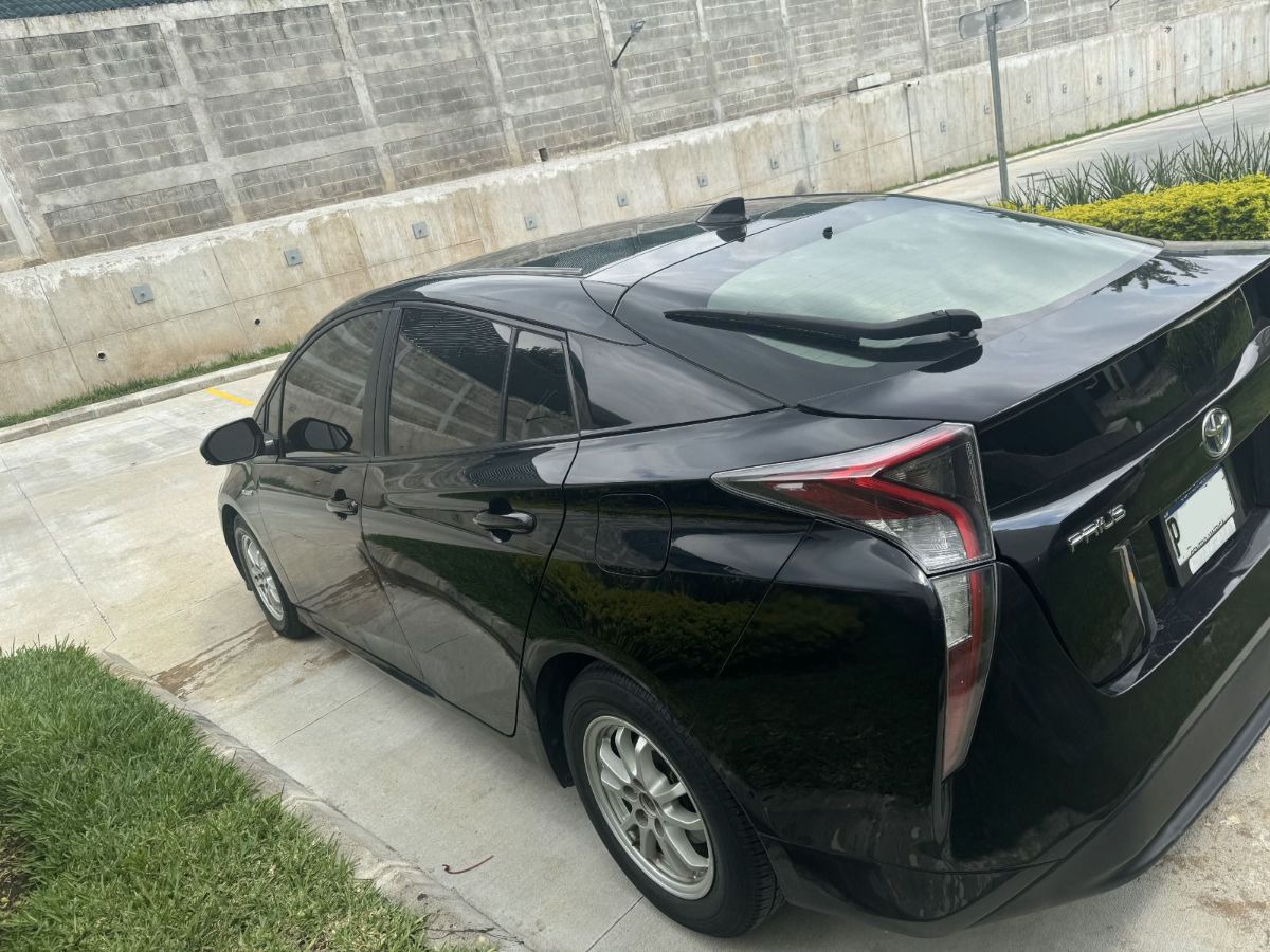 TOYOTA PRIUS - 2016                                        