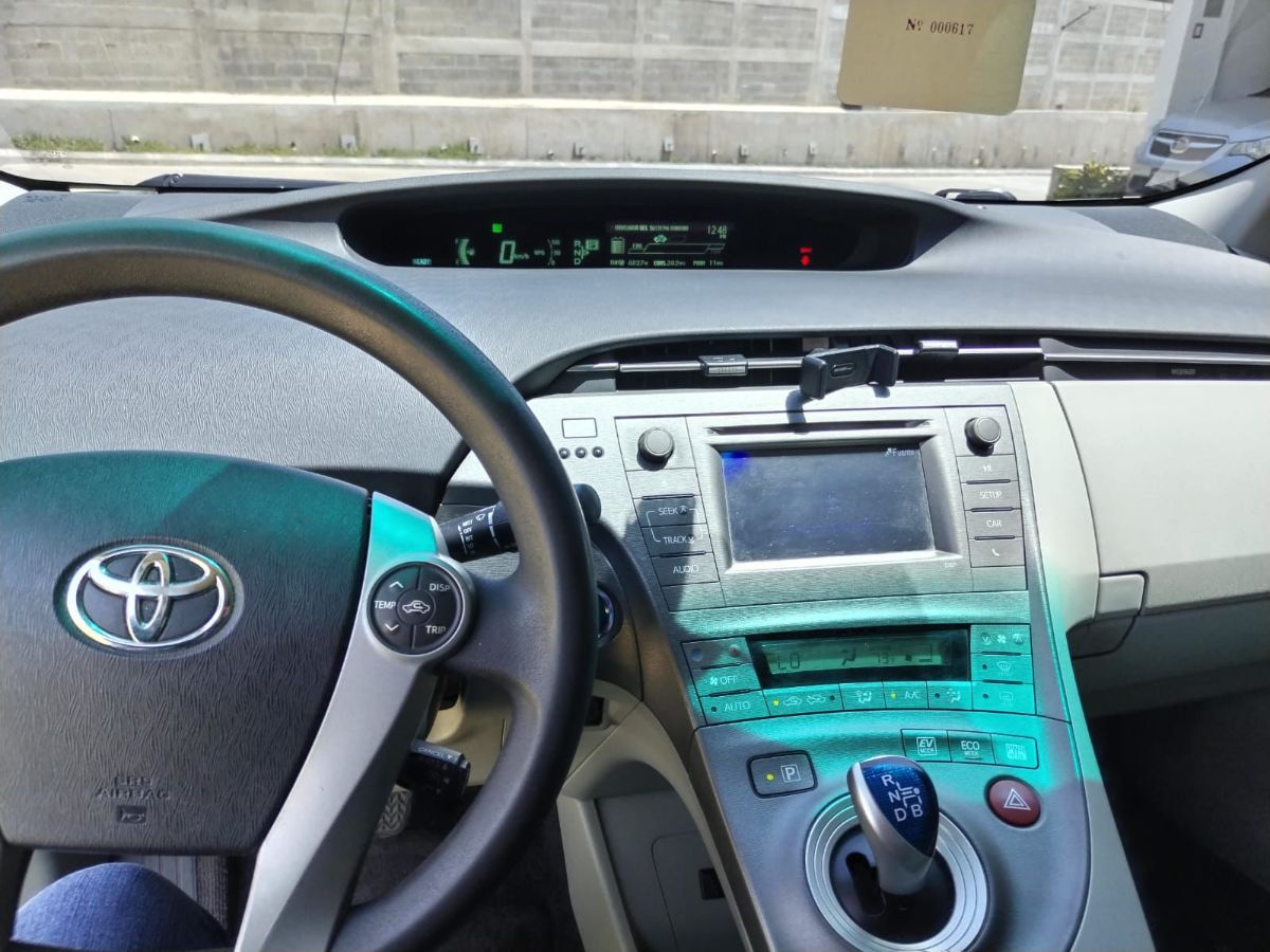 TOYOTA PRIUS - 2013                                        