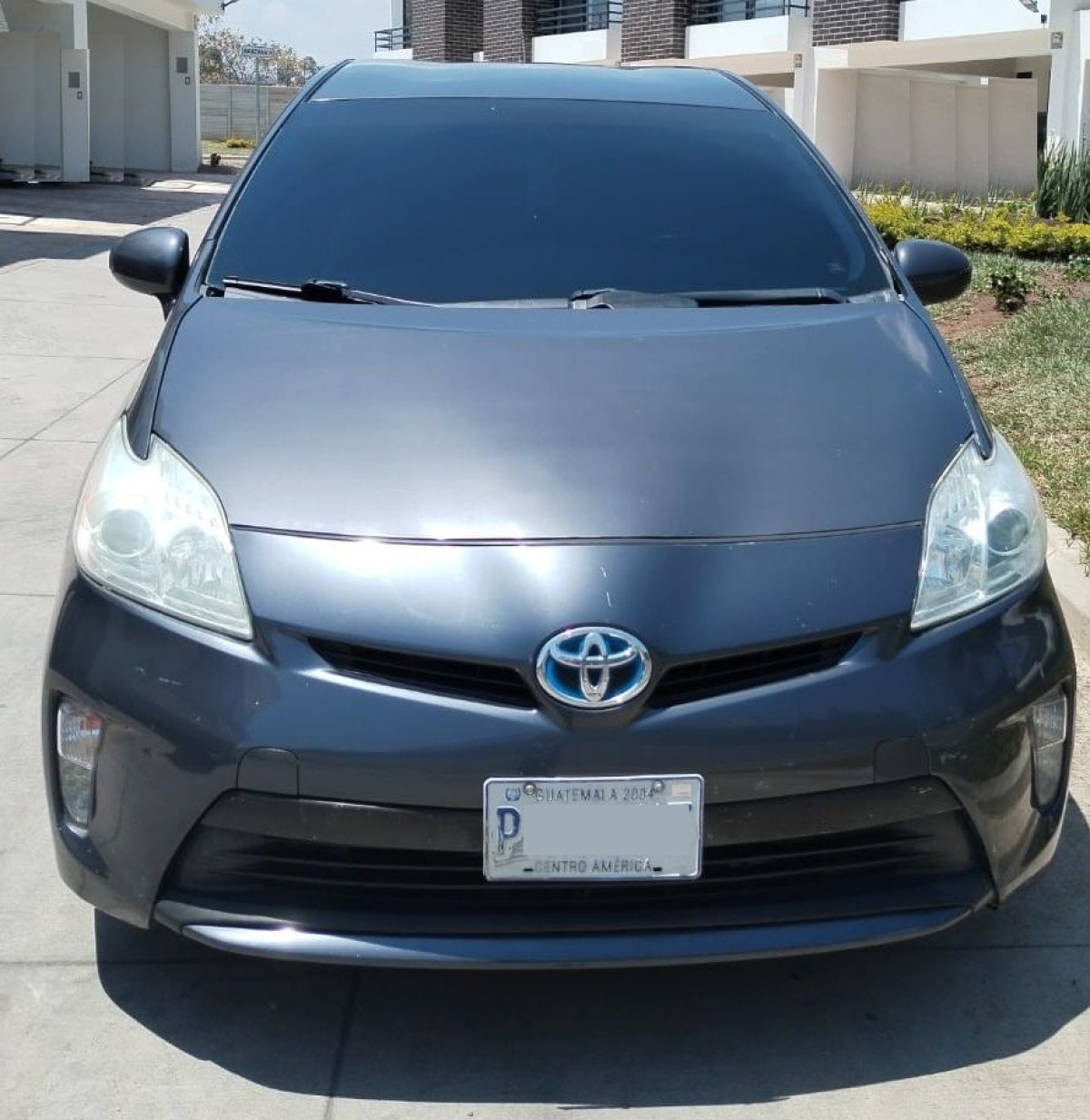 TOYOTA PRIUS - 2013                                        