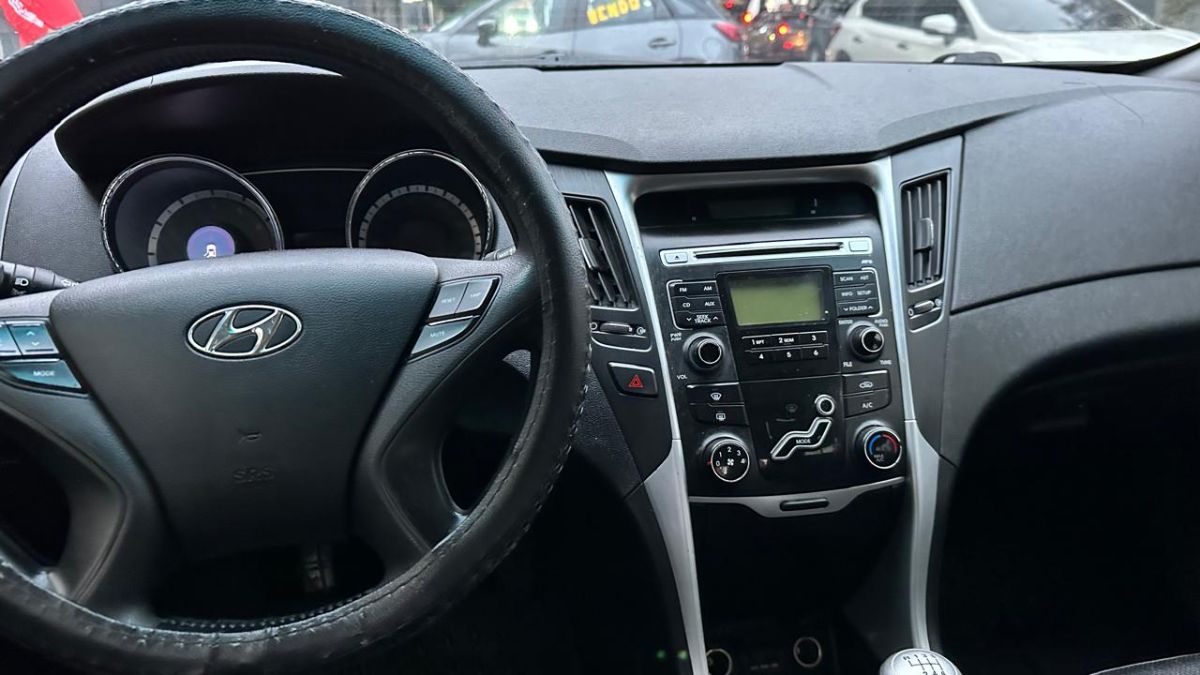 HYUNDAI SONATA - 2012                                        