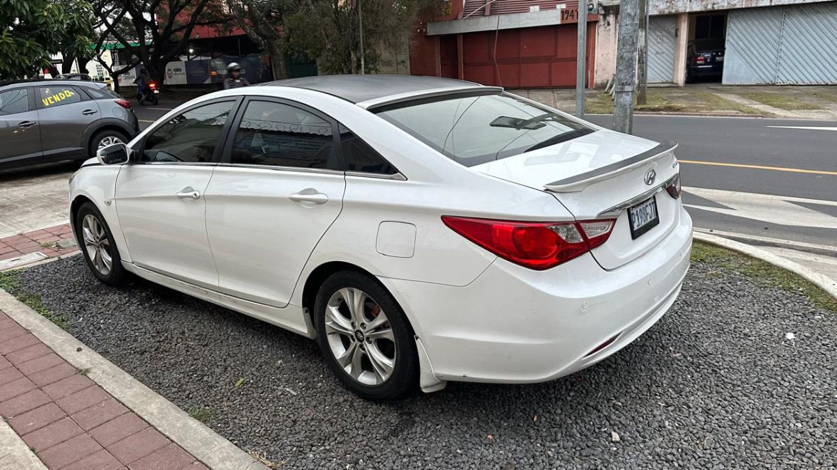 HYUNDAI SONATA - 2012                                        