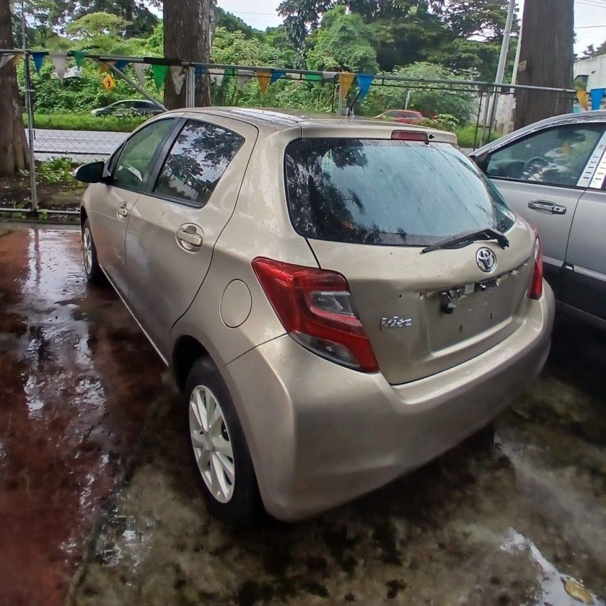 TOYOTA VITZ - 2015                                        