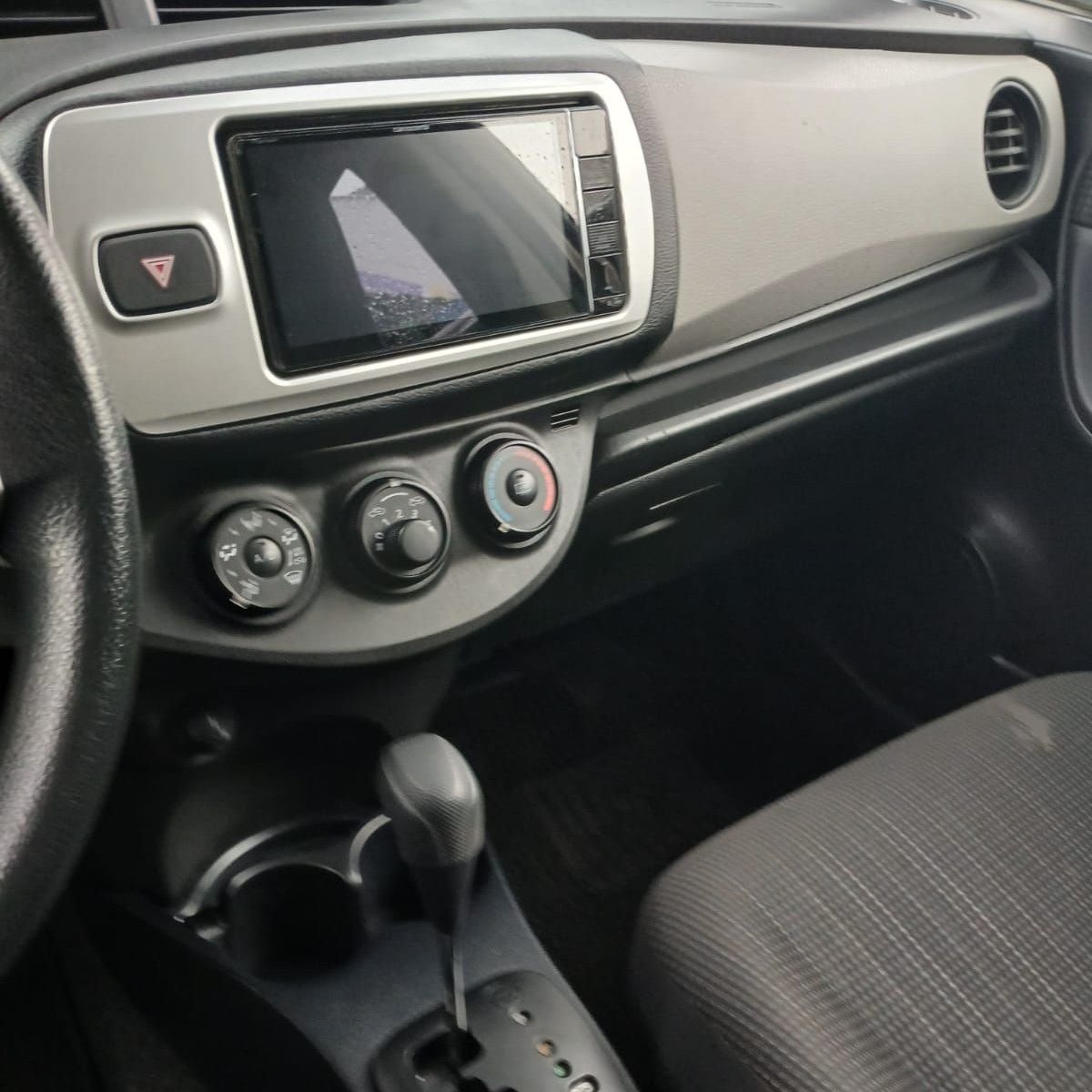 TOYOTA VITZ - 2015                                        