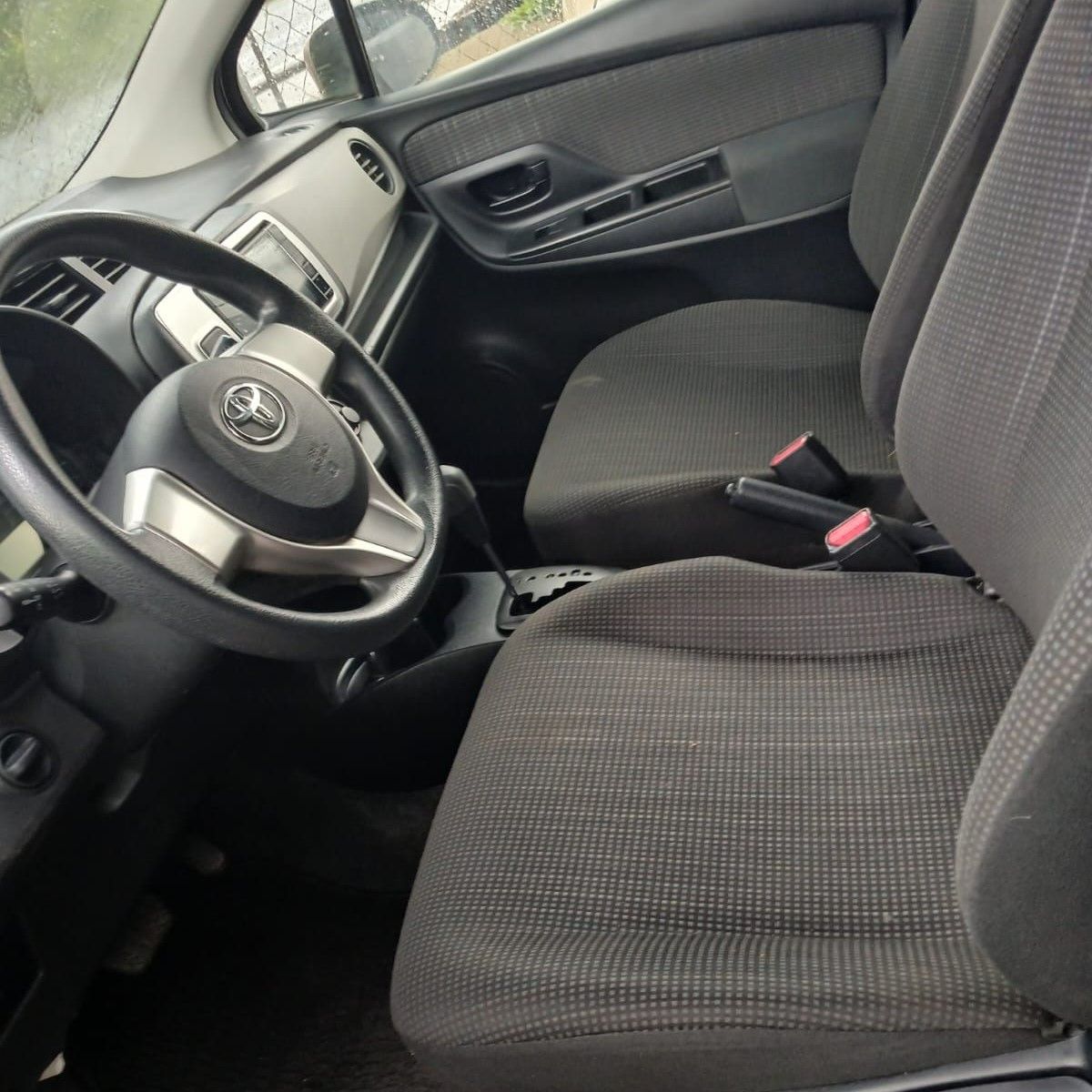 TOYOTA VITZ - 2015                                        