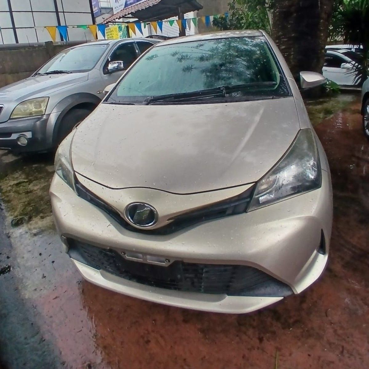 TOYOTA VITZ - 2015                                        