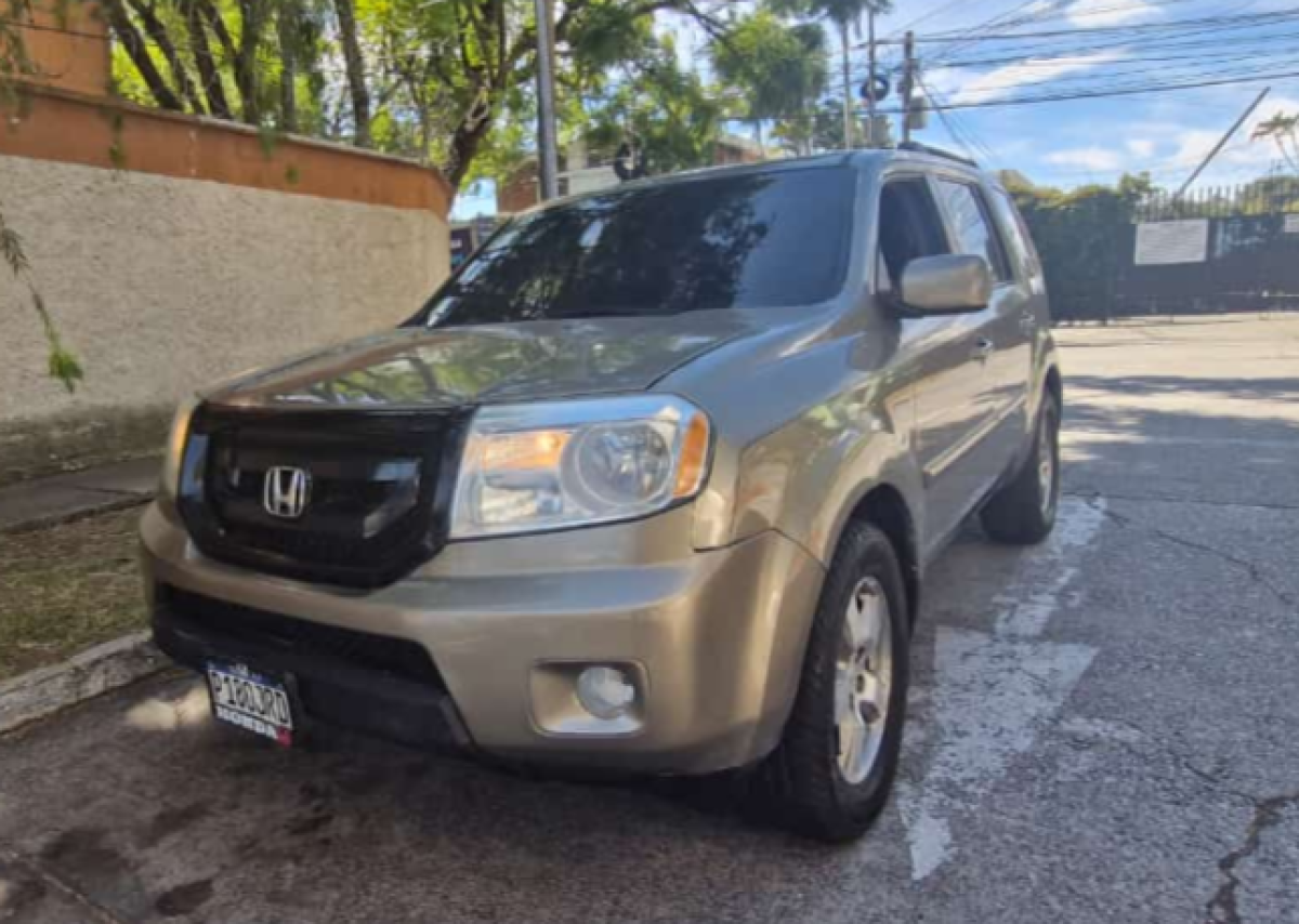 HONDA PILOT - 2010                                        