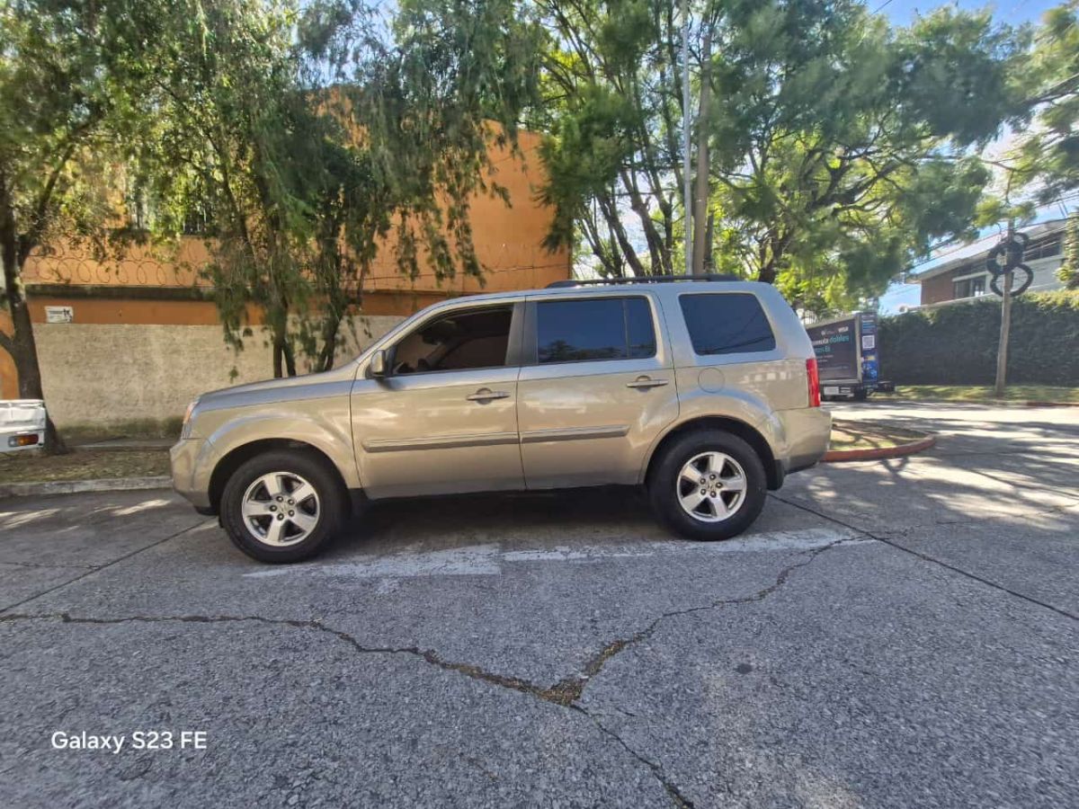 HONDA PILOT - 2010                                        