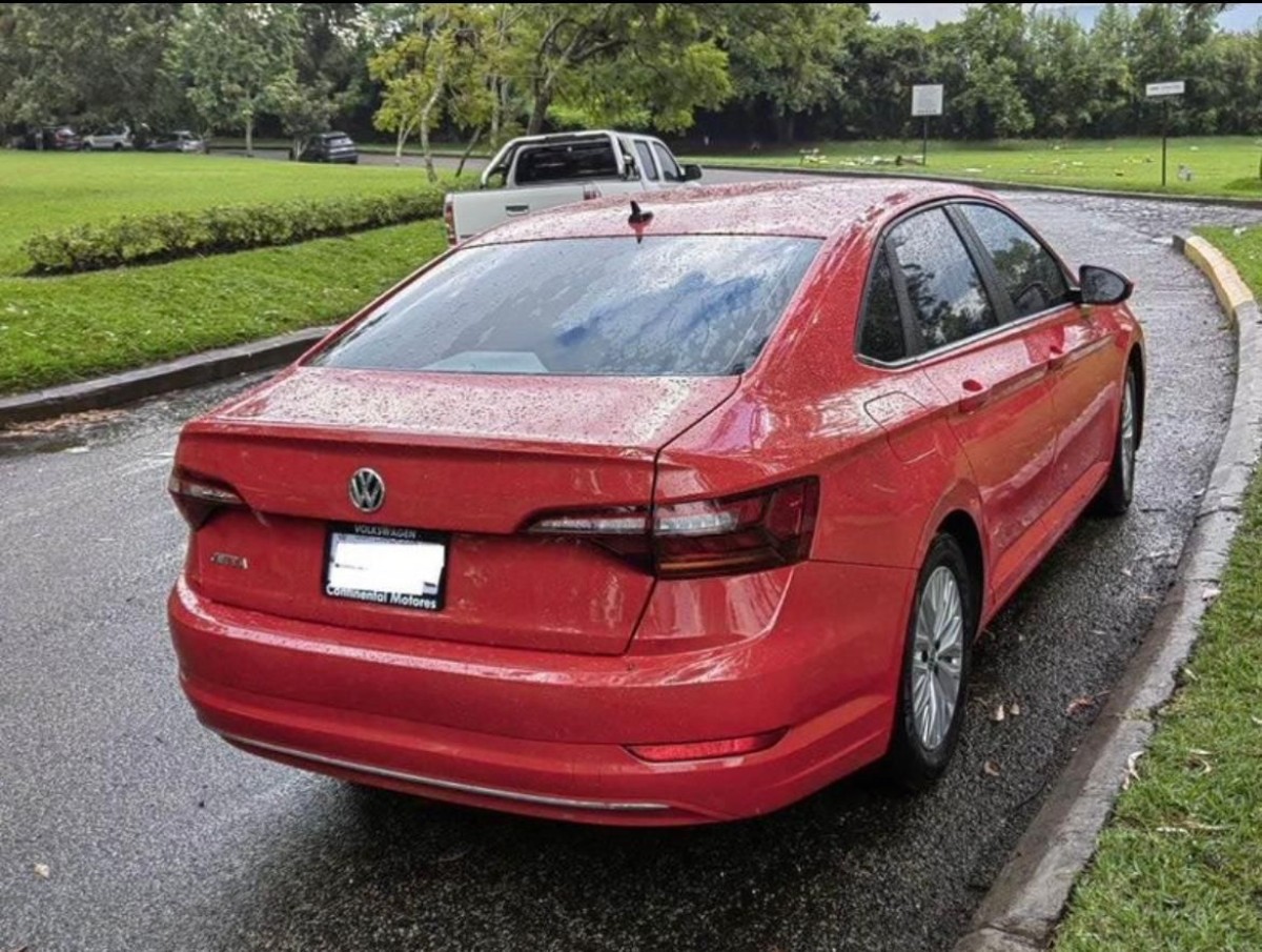 VOLKSWAGEN JETTA - 2019                                        