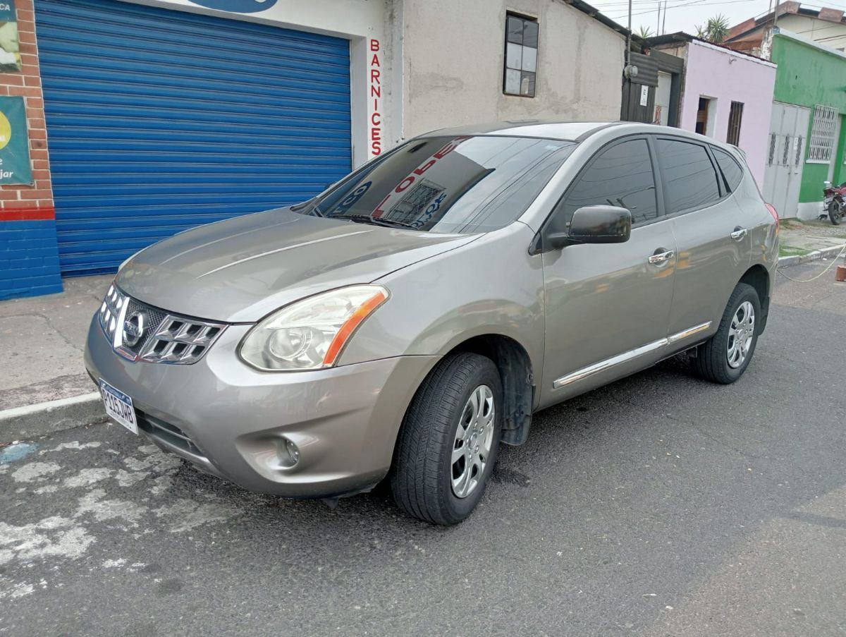 NISSAN ROGUE - 2013                                        