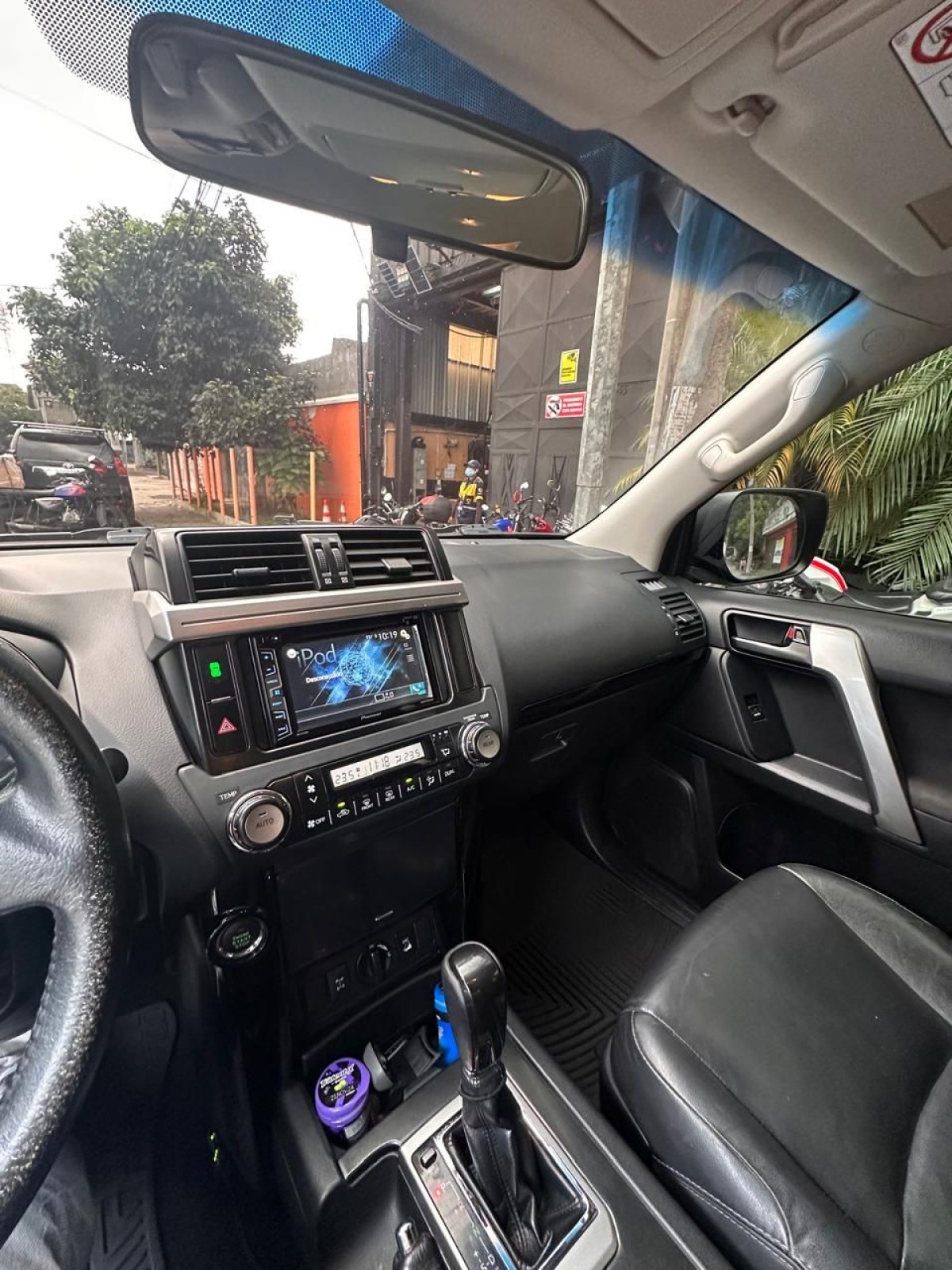 TOYOTA LAND CRUISER PRADO TXL - 2015                                        