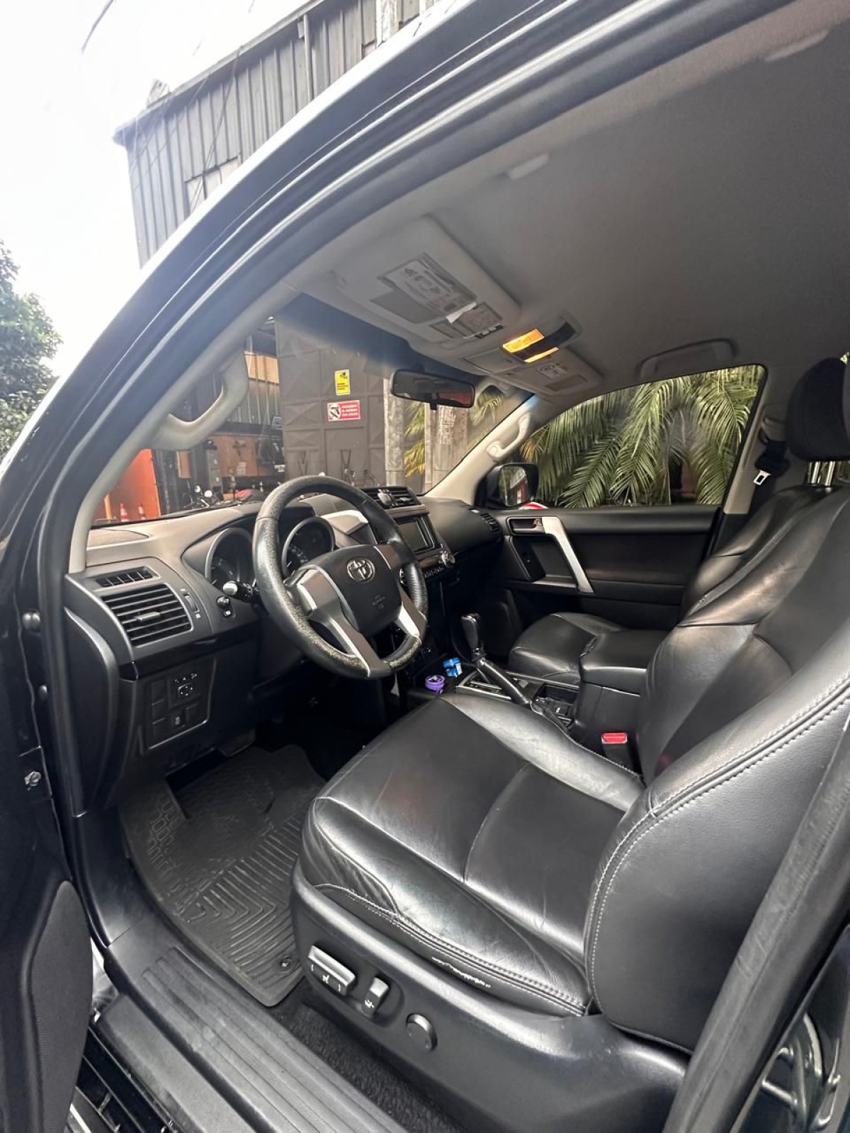 TOYOTA LAND CRUISER PRADO TXL - 2015                                        