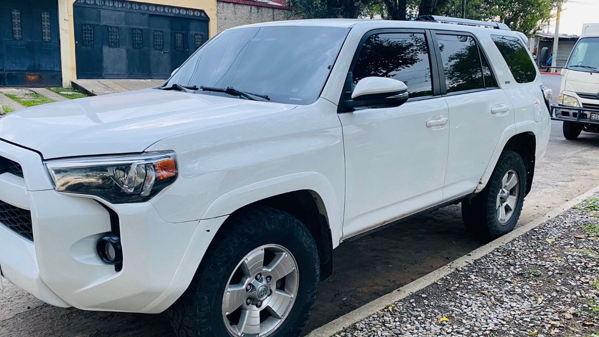 TOYOTA 4 RUNNER - 2017                                        