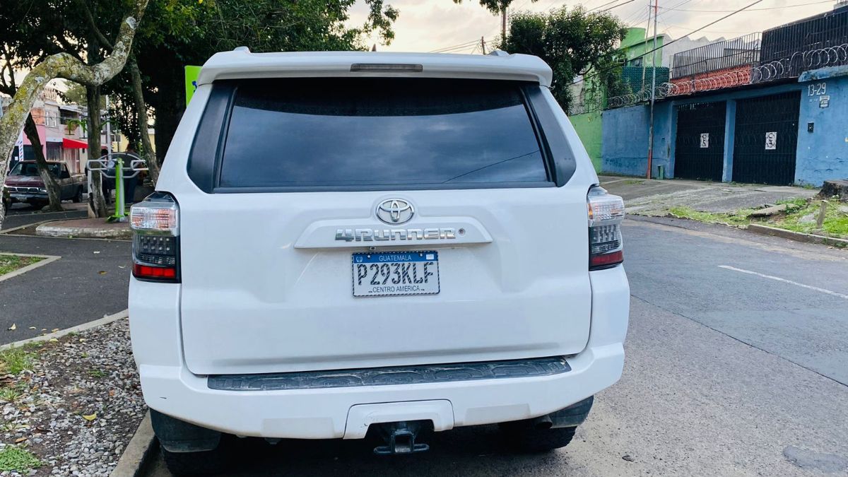 TOYOTA 4 RUNNER - 2017                                        