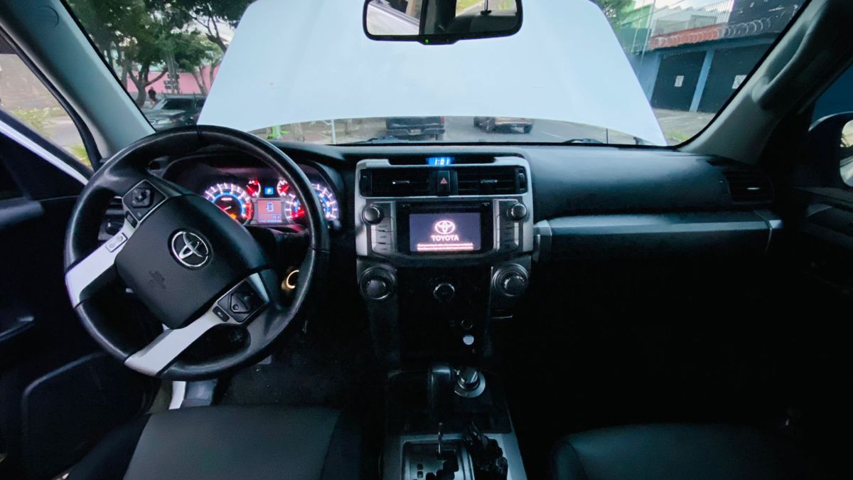 TOYOTA 4 RUNNER - 2017                                        