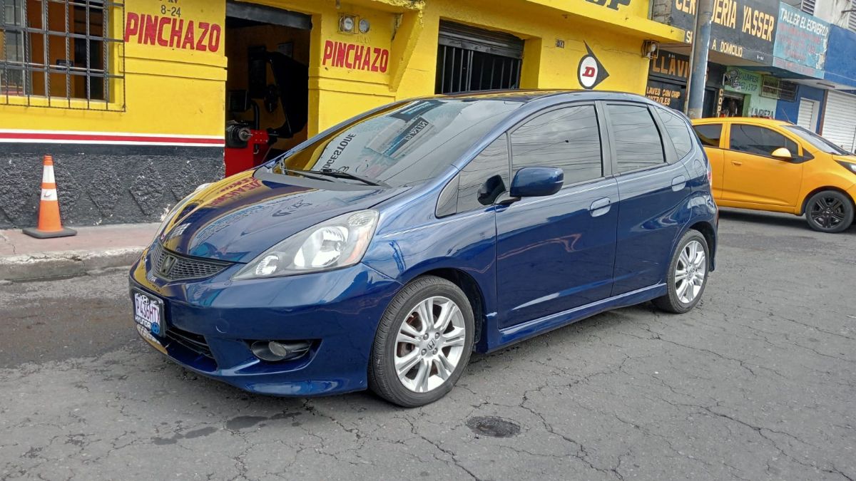 HONDA FIT - 2012                                        