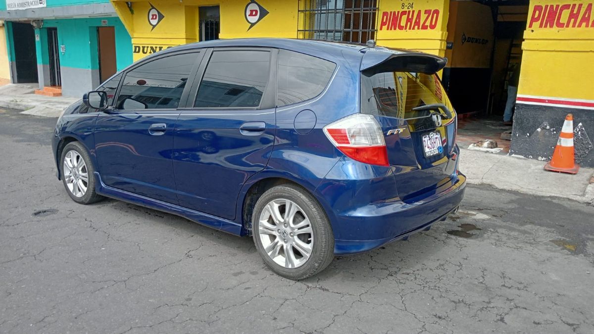 HONDA FIT - 2012                                        