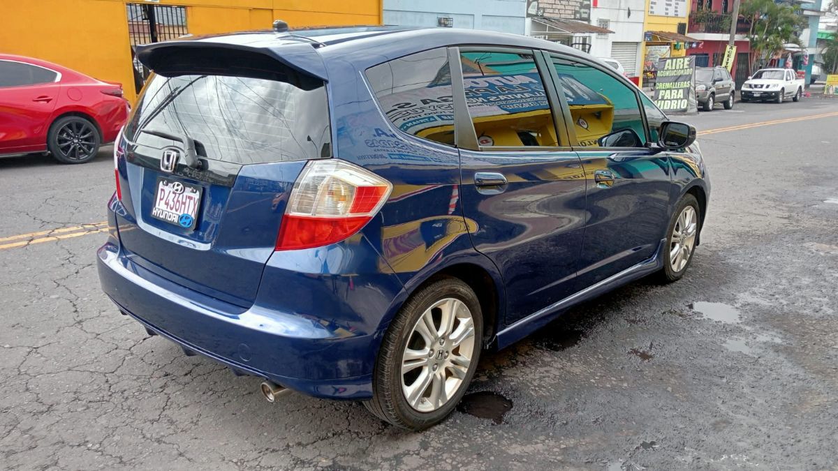 HONDA FIT - 2012                                        