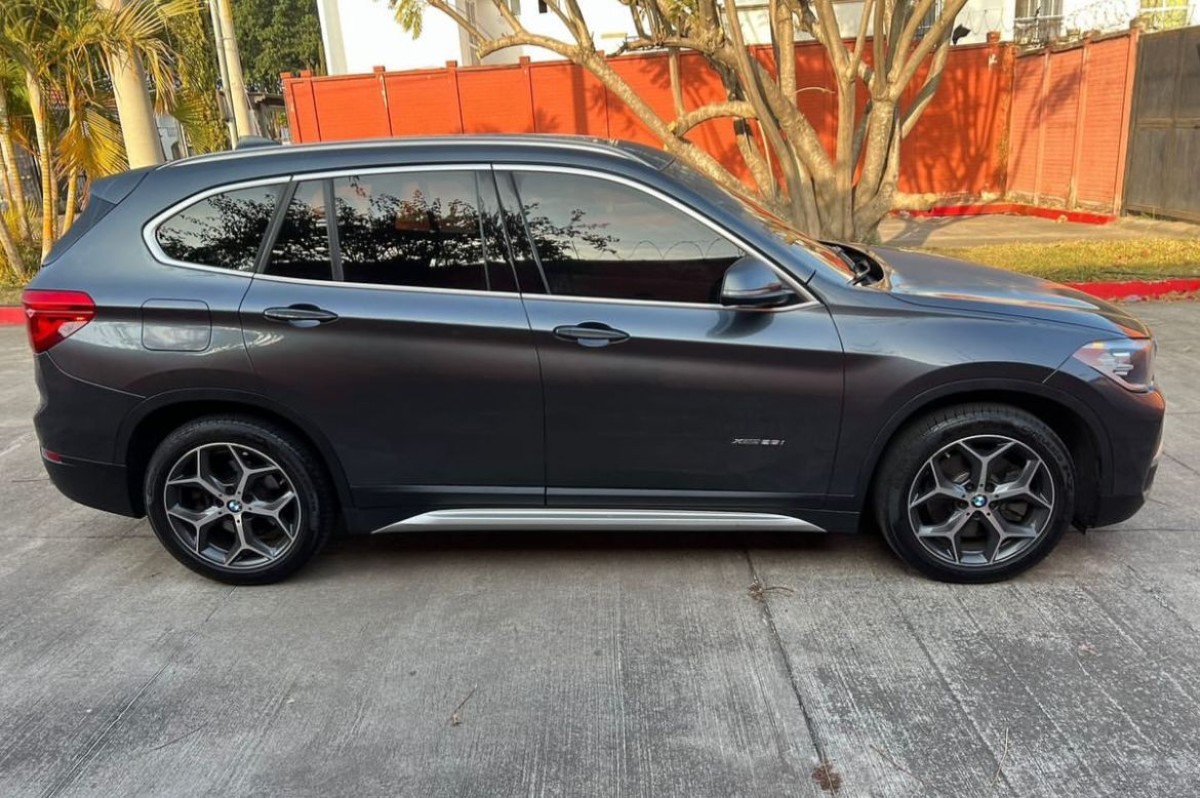 BMW X1 - 2016                                        