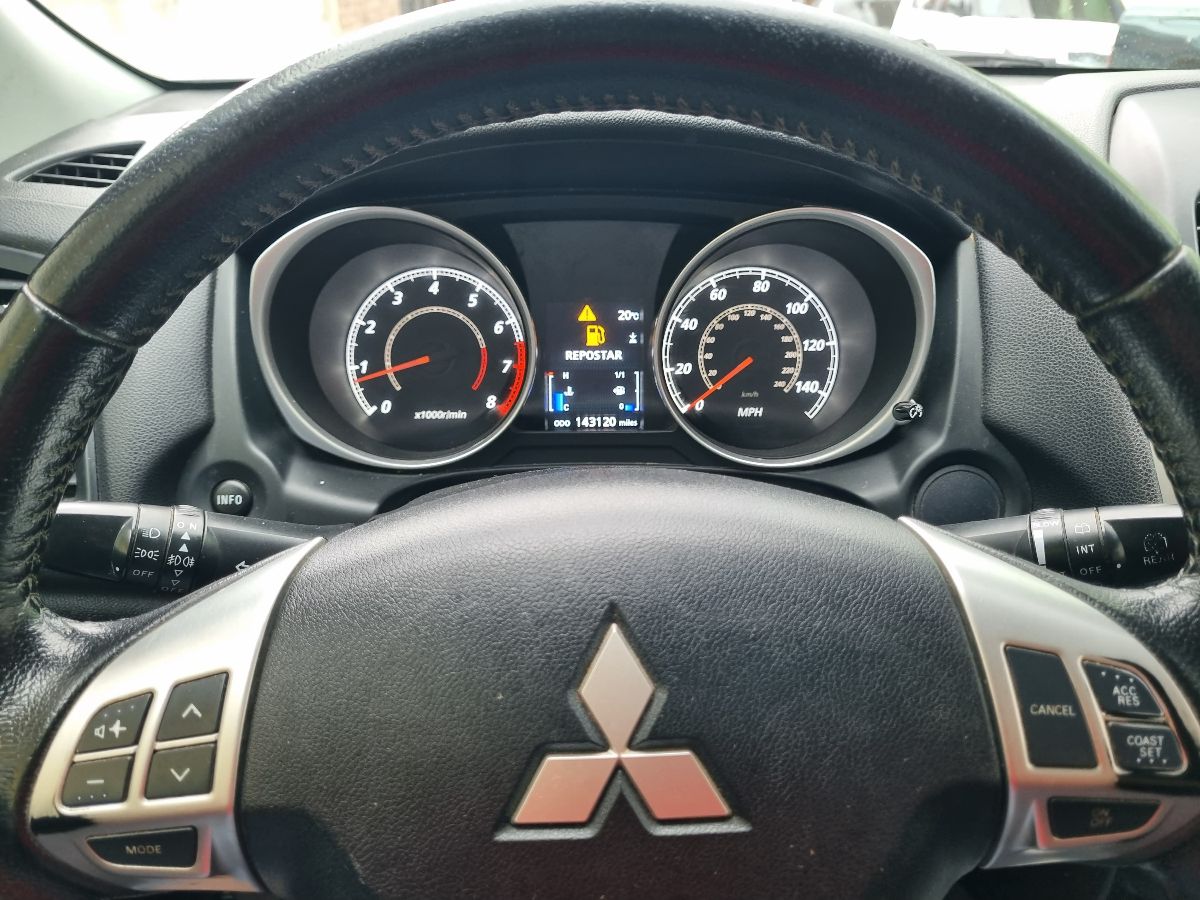 MITSUBISHI OUTLANDER SPORT - 2013                                        