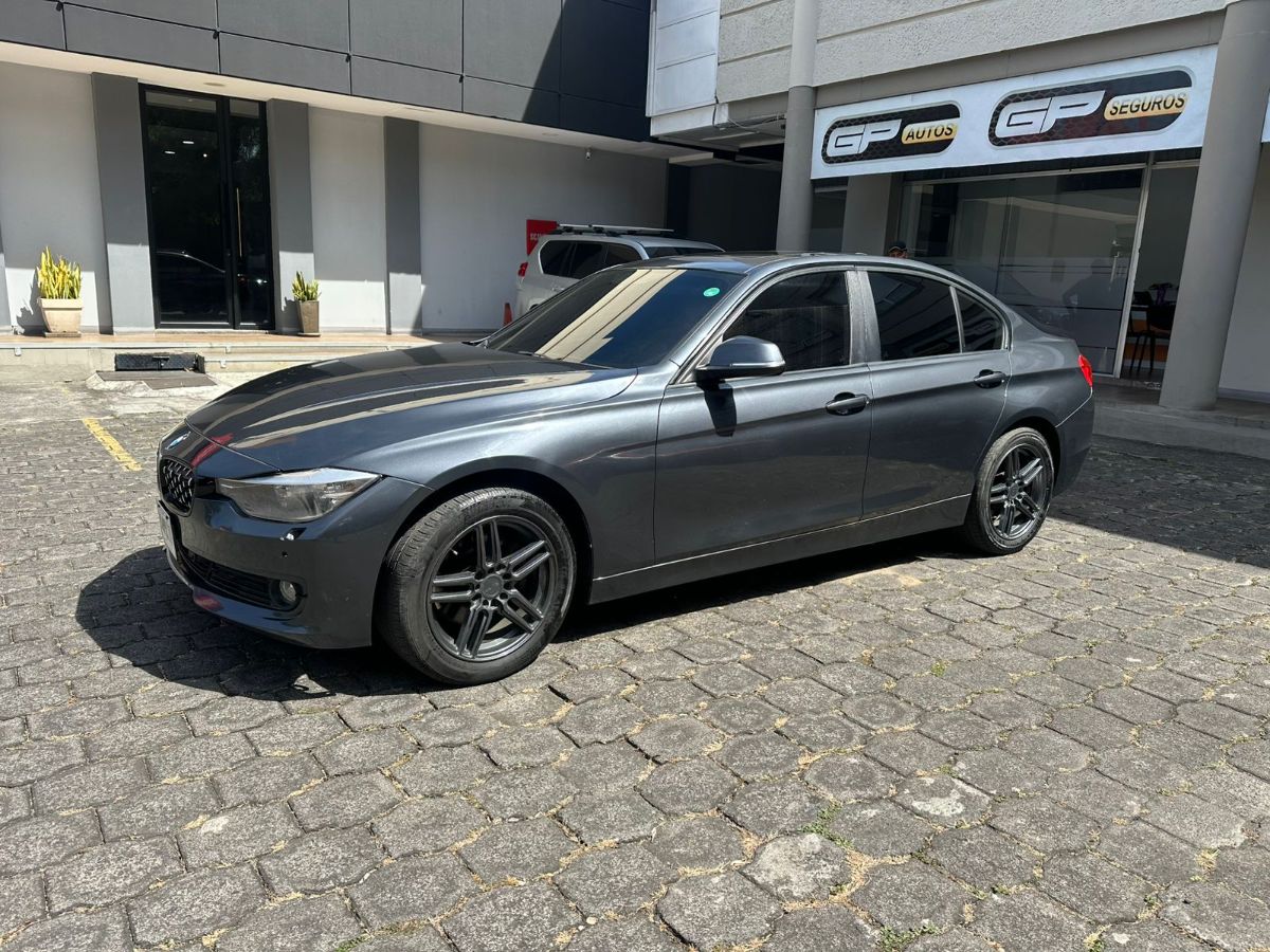BMW 328 I - 2014                                        
